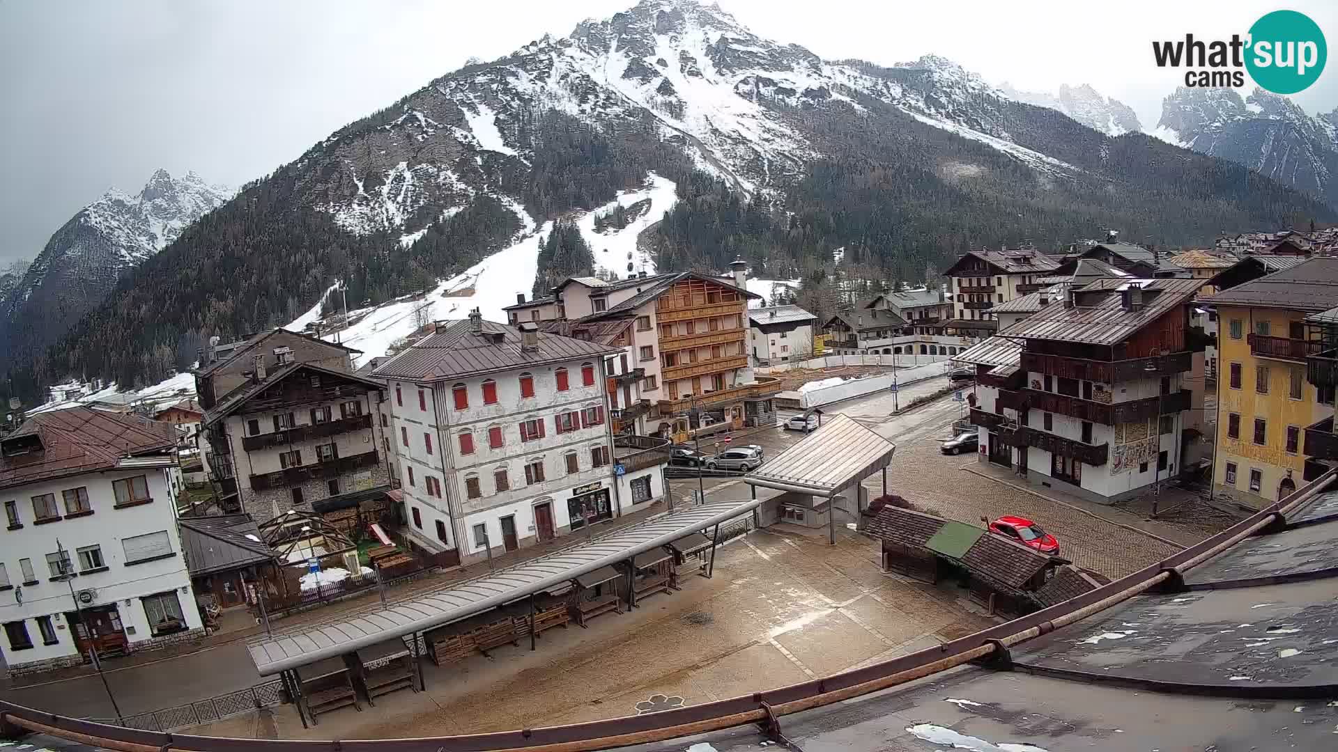 Piazza centrale di Forni di Sopra