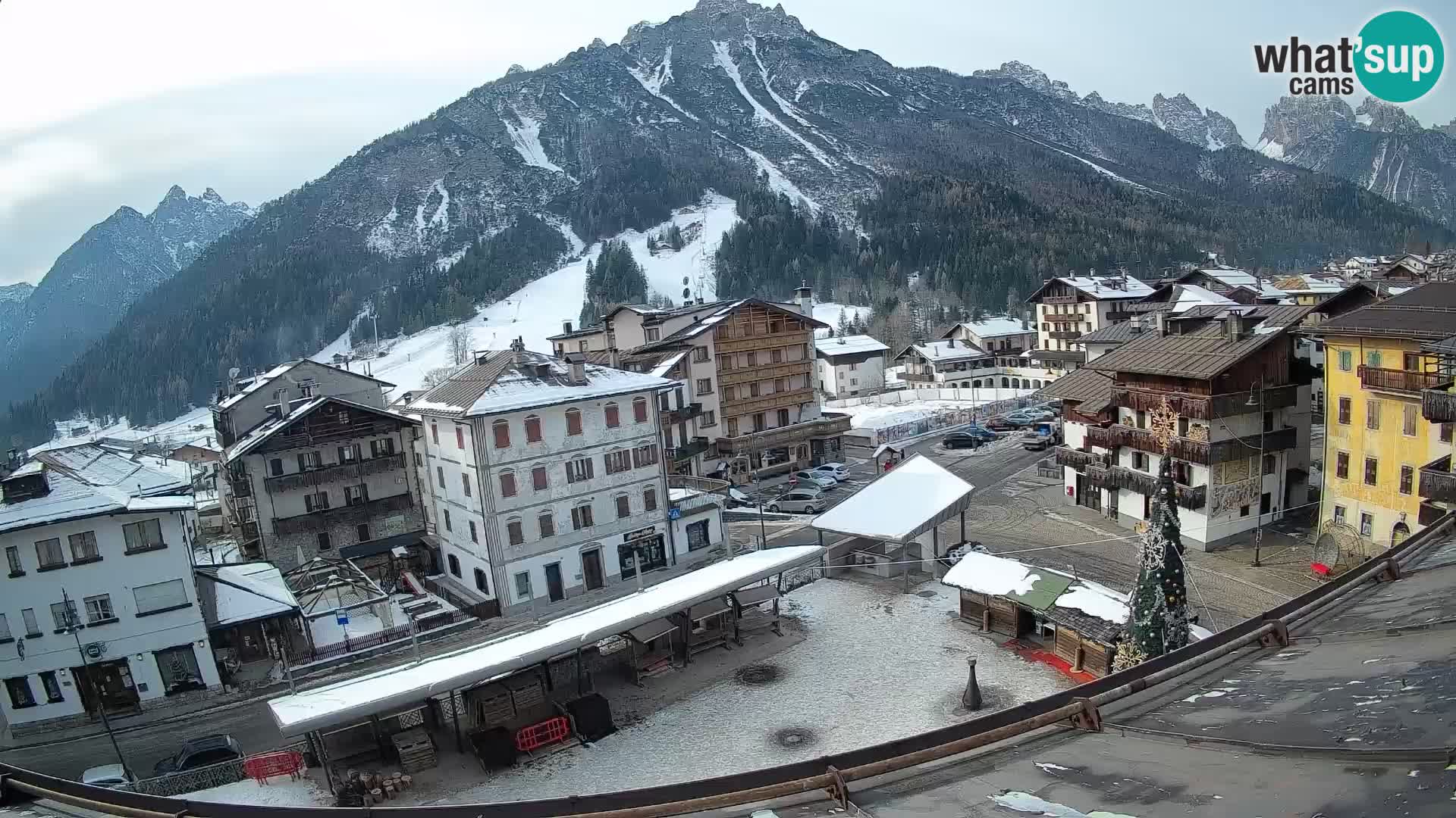 Piazza centrale di Forni di Sopra