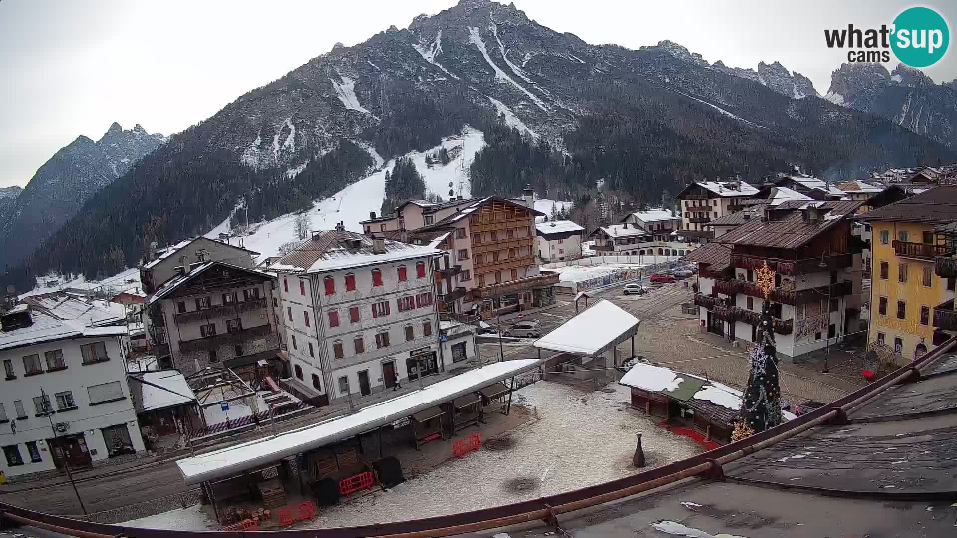 Piazza centrale di Forni di Sopra