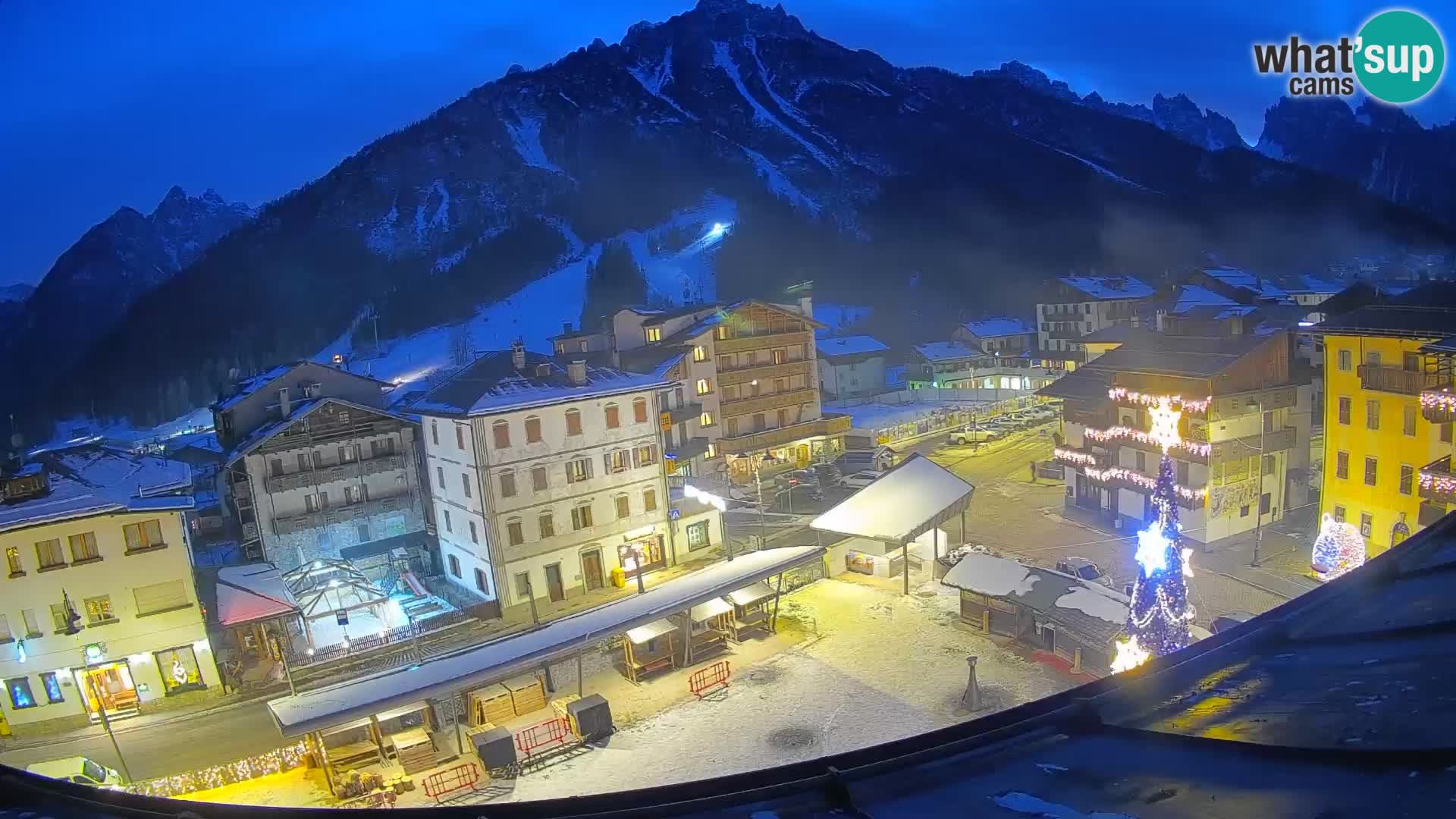 Piazza centrale di Forni di Sopra