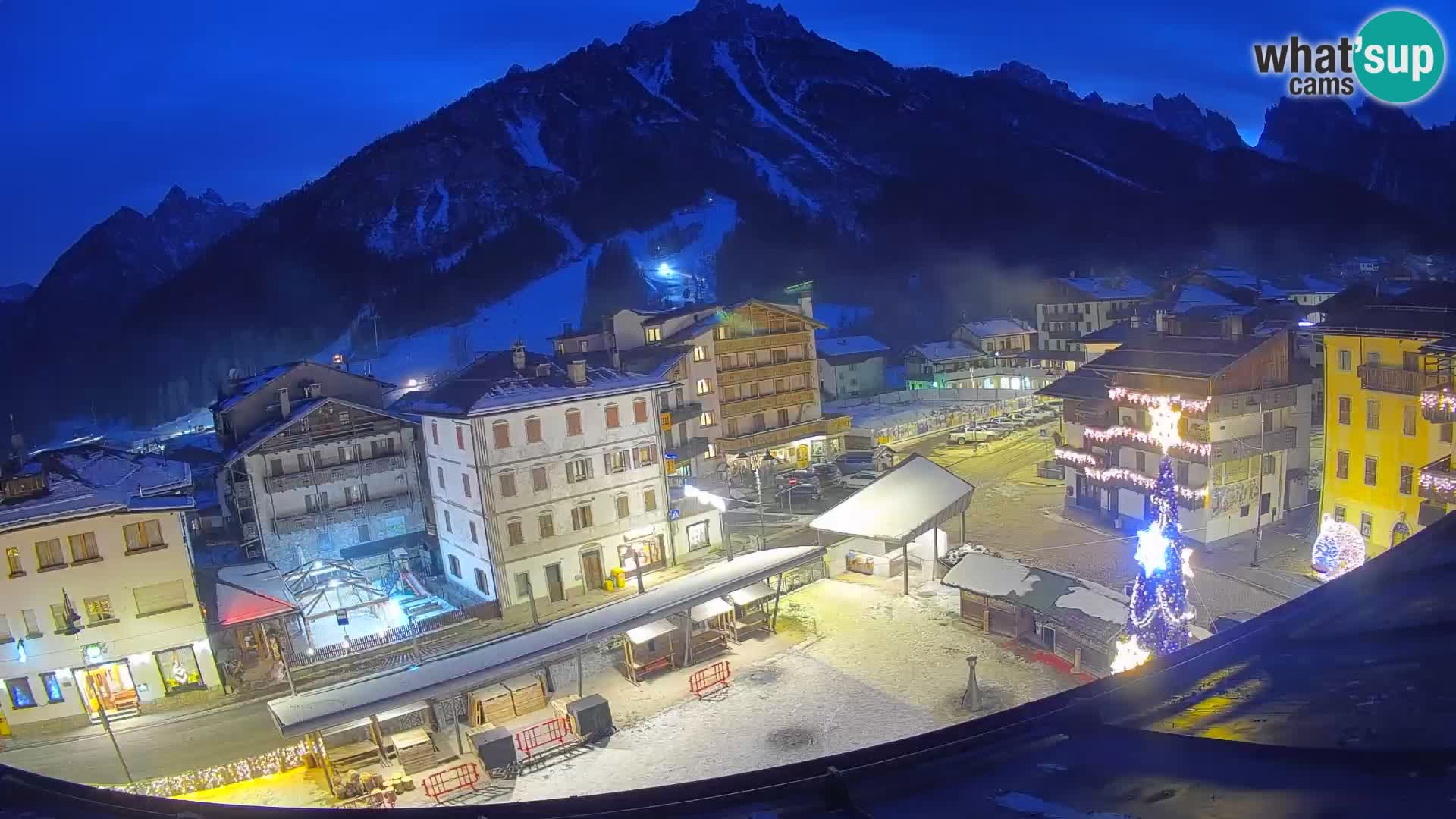 Piazza centrale di Forni di Sopra