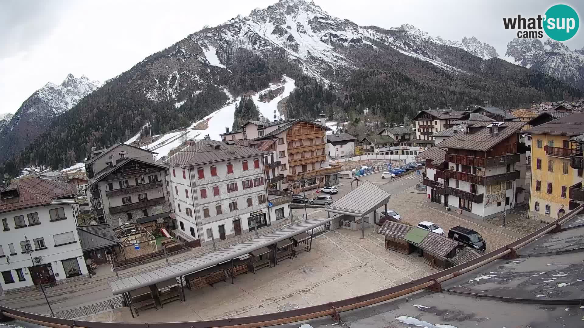 Piazza centrale di Forni di Sopra