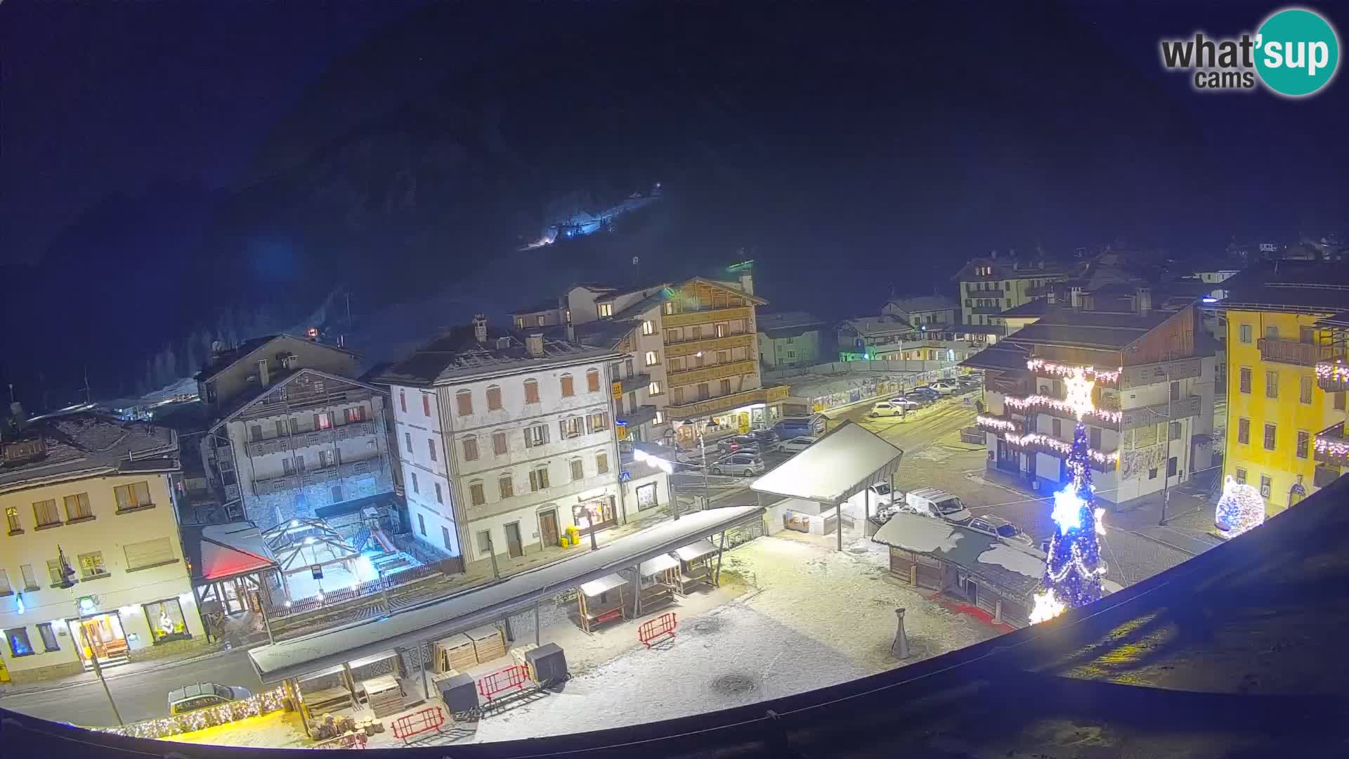 Piazza centrale di Forni di Sopra