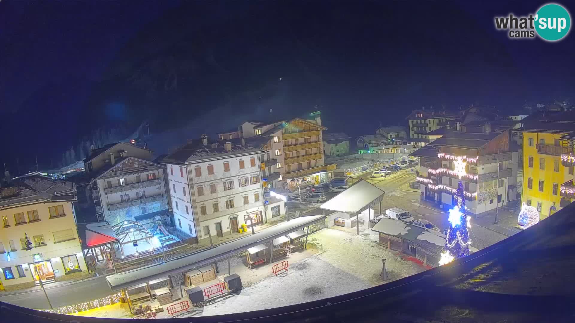 Piazza centrale di Forni di Sopra