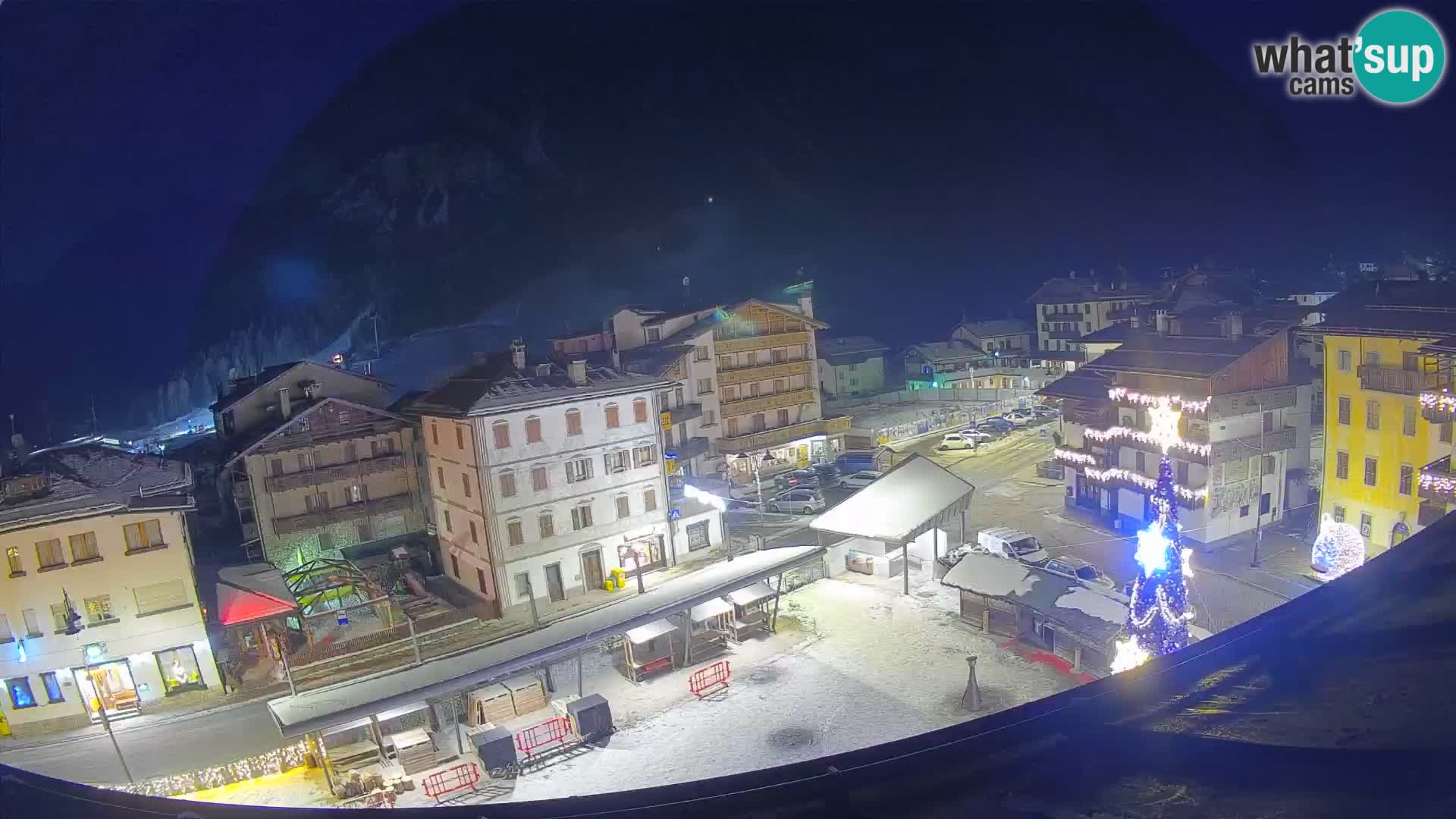 Plaza principal de Forni di Sopra