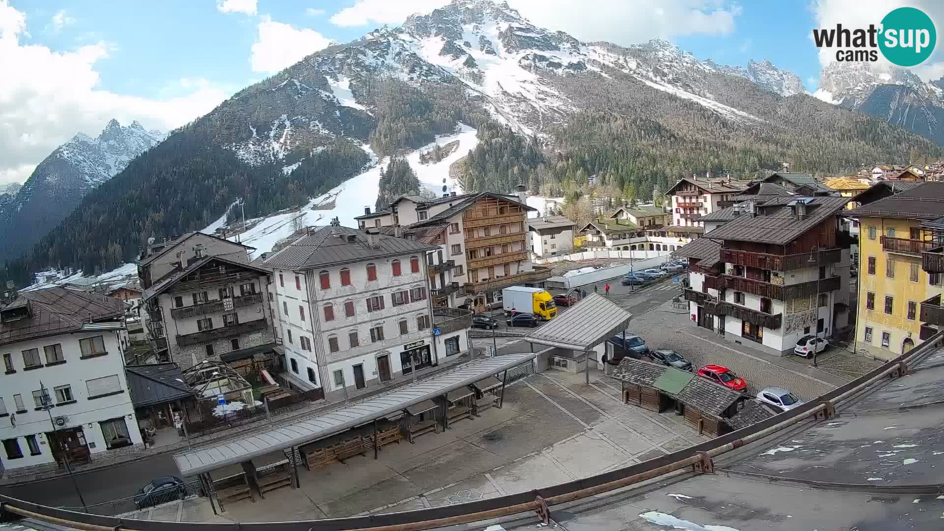 Piazza centrale di Forni di Sopra