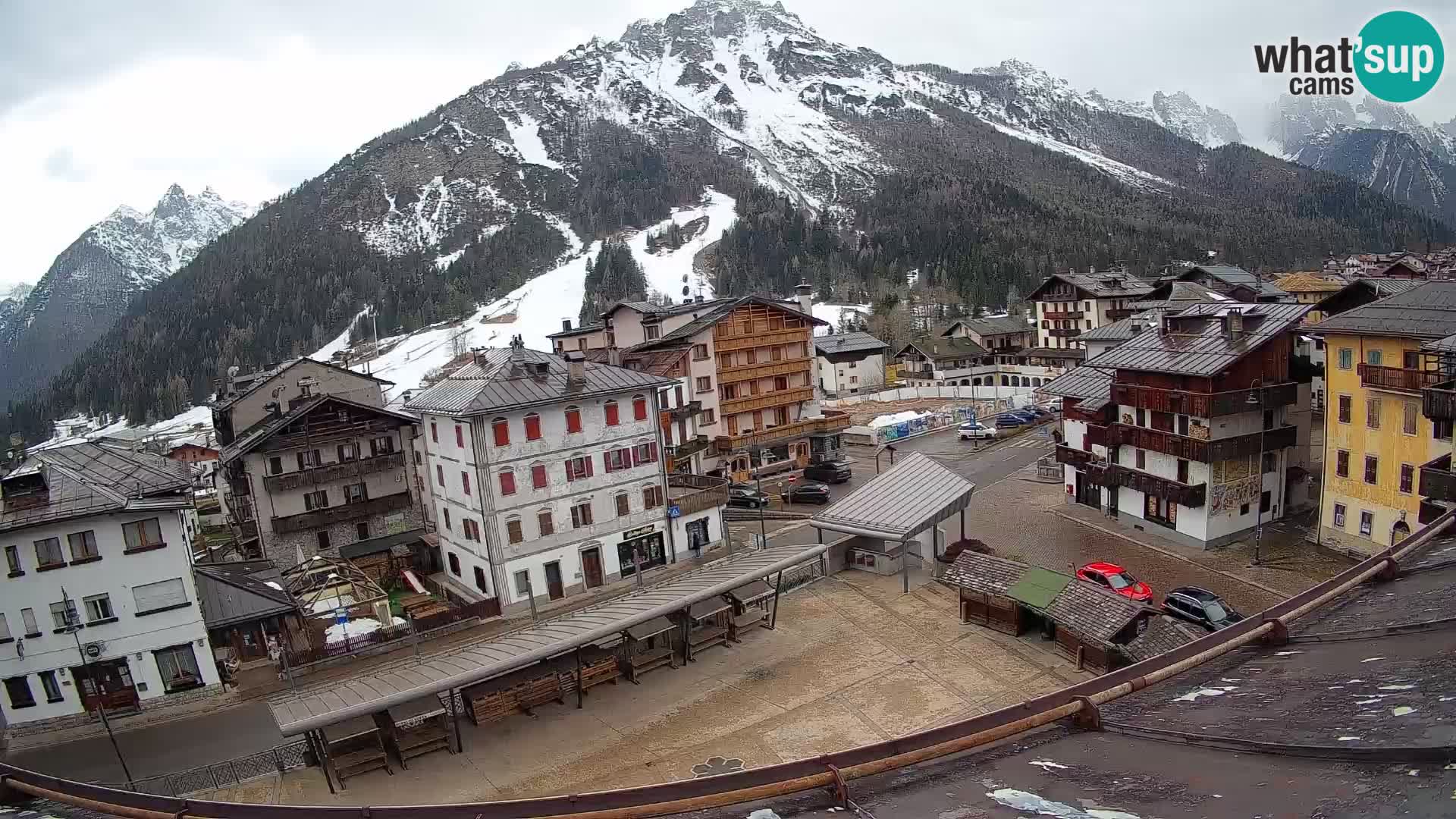 Piazza centrale di Forni di Sopra