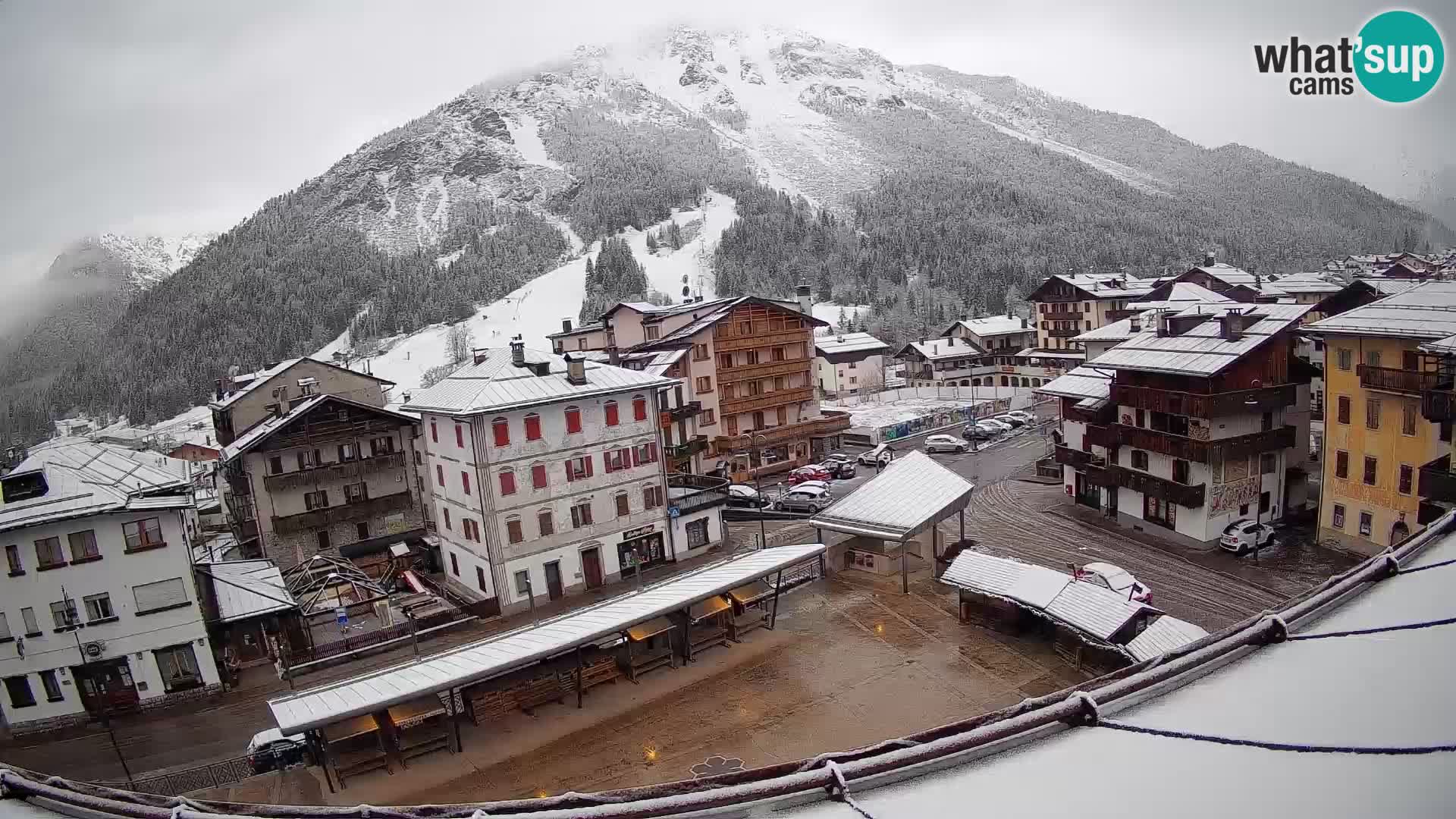 Piazza centrale di Forni di Sopra