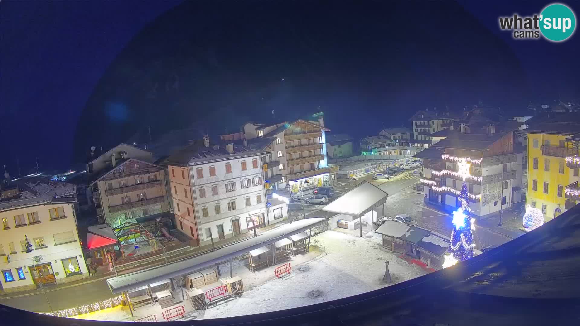 Plaza principal de Forni di Sopra