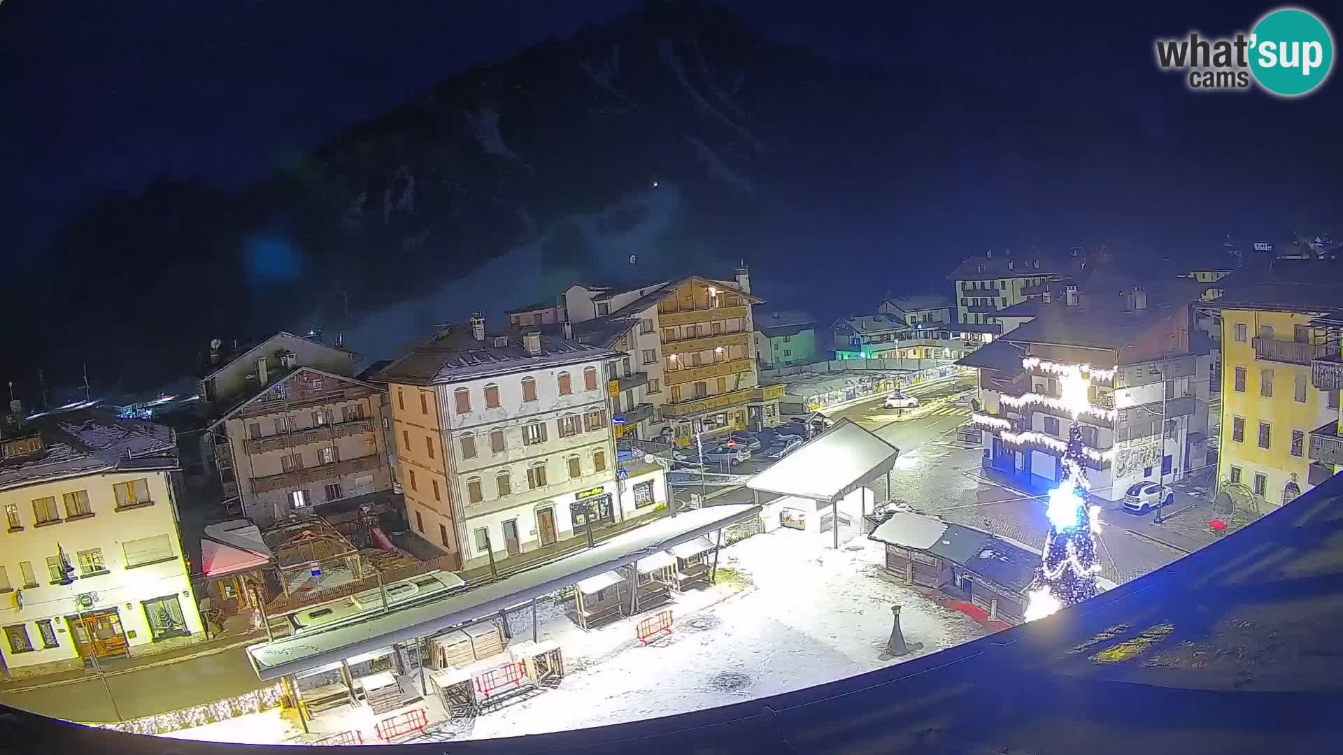 Piazza centrale di Forni di Sopra