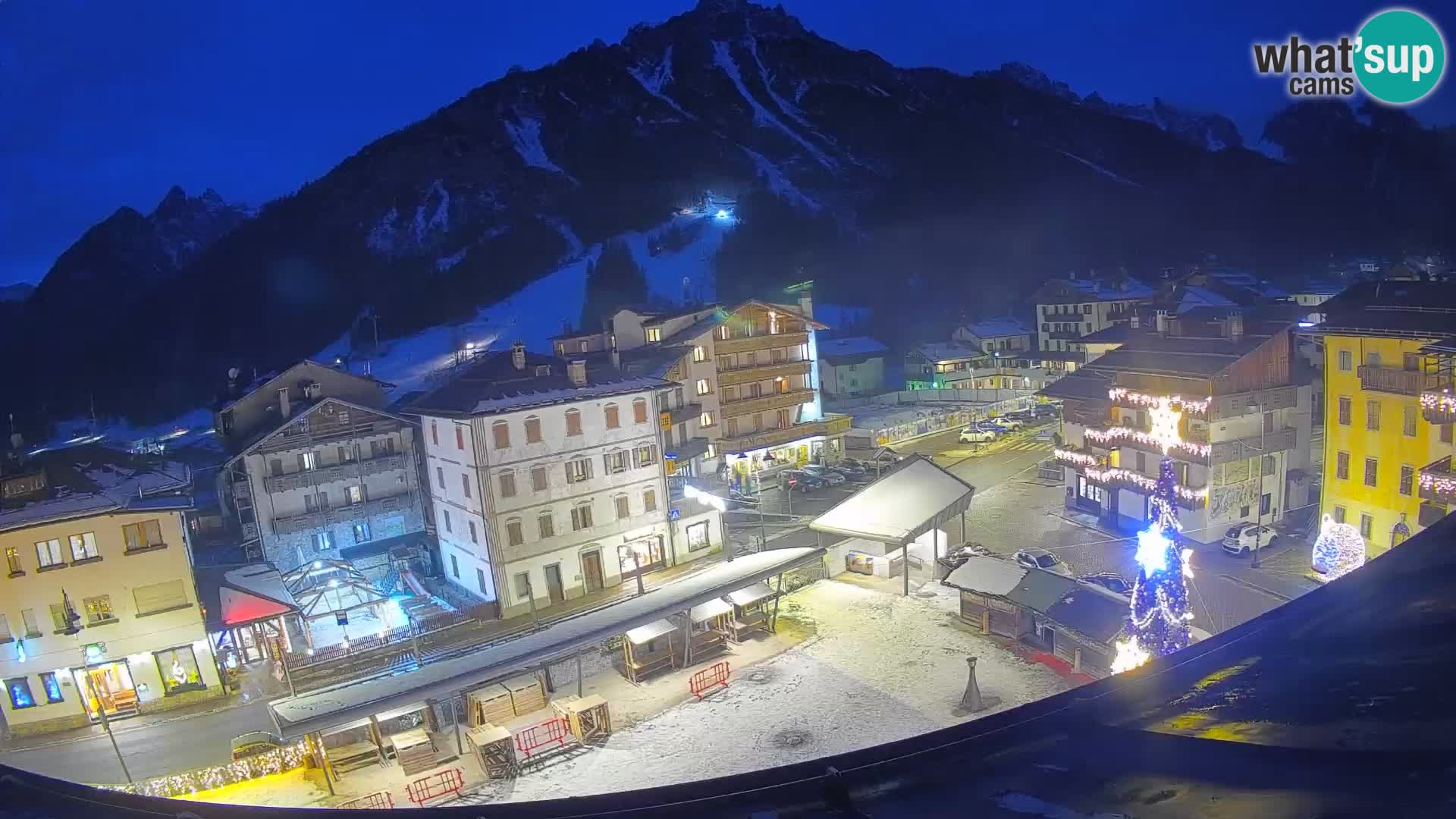 Piazza centrale di Forni di Sopra