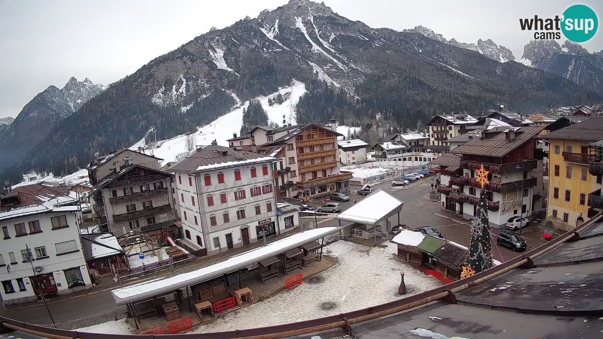 Piazza centrale di Forni di Sopra