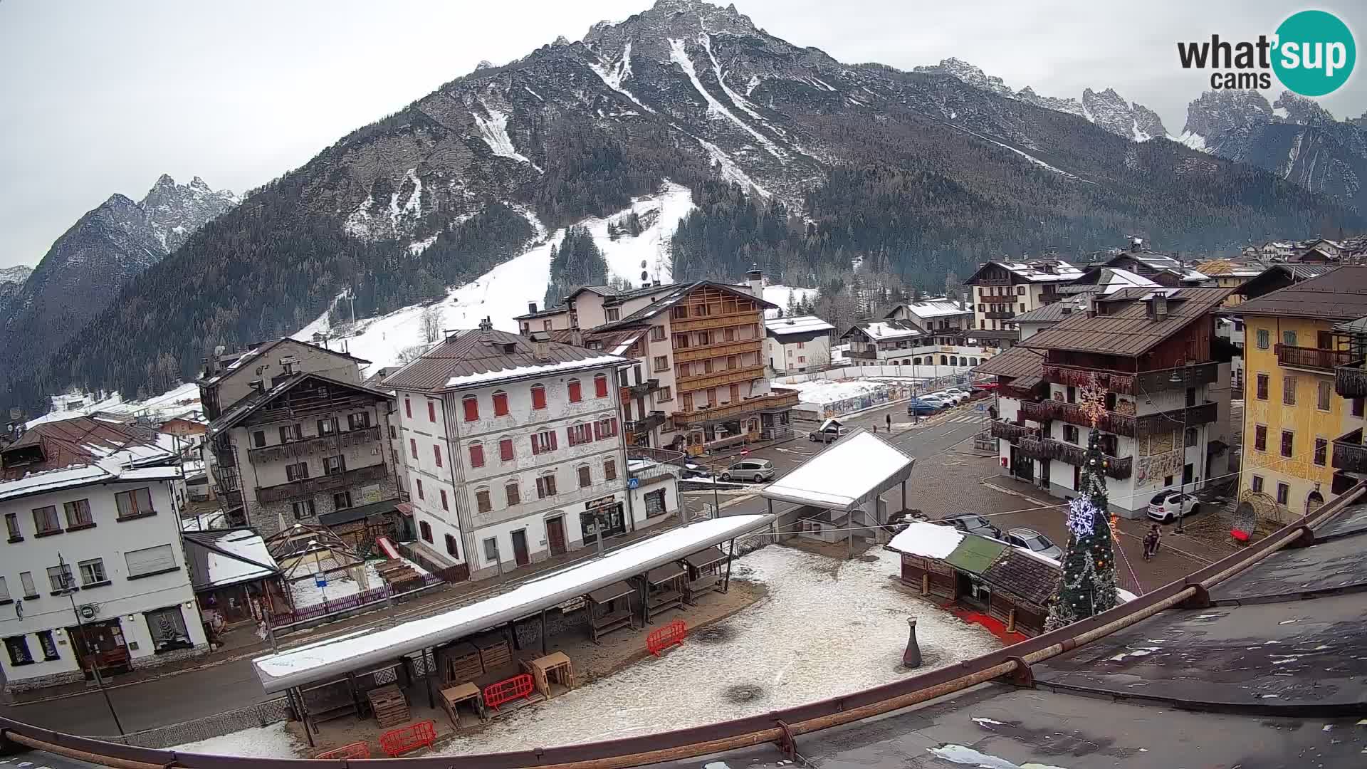 Piazza centrale di Forni di Sopra