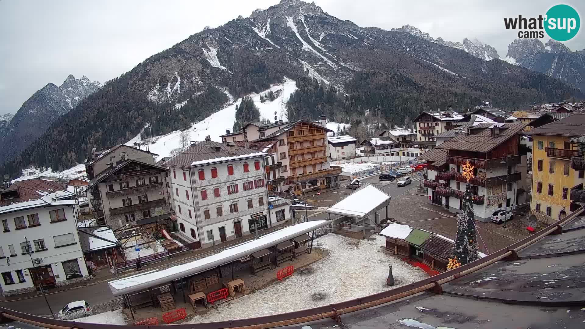Piazza centrale di Forni di Sopra