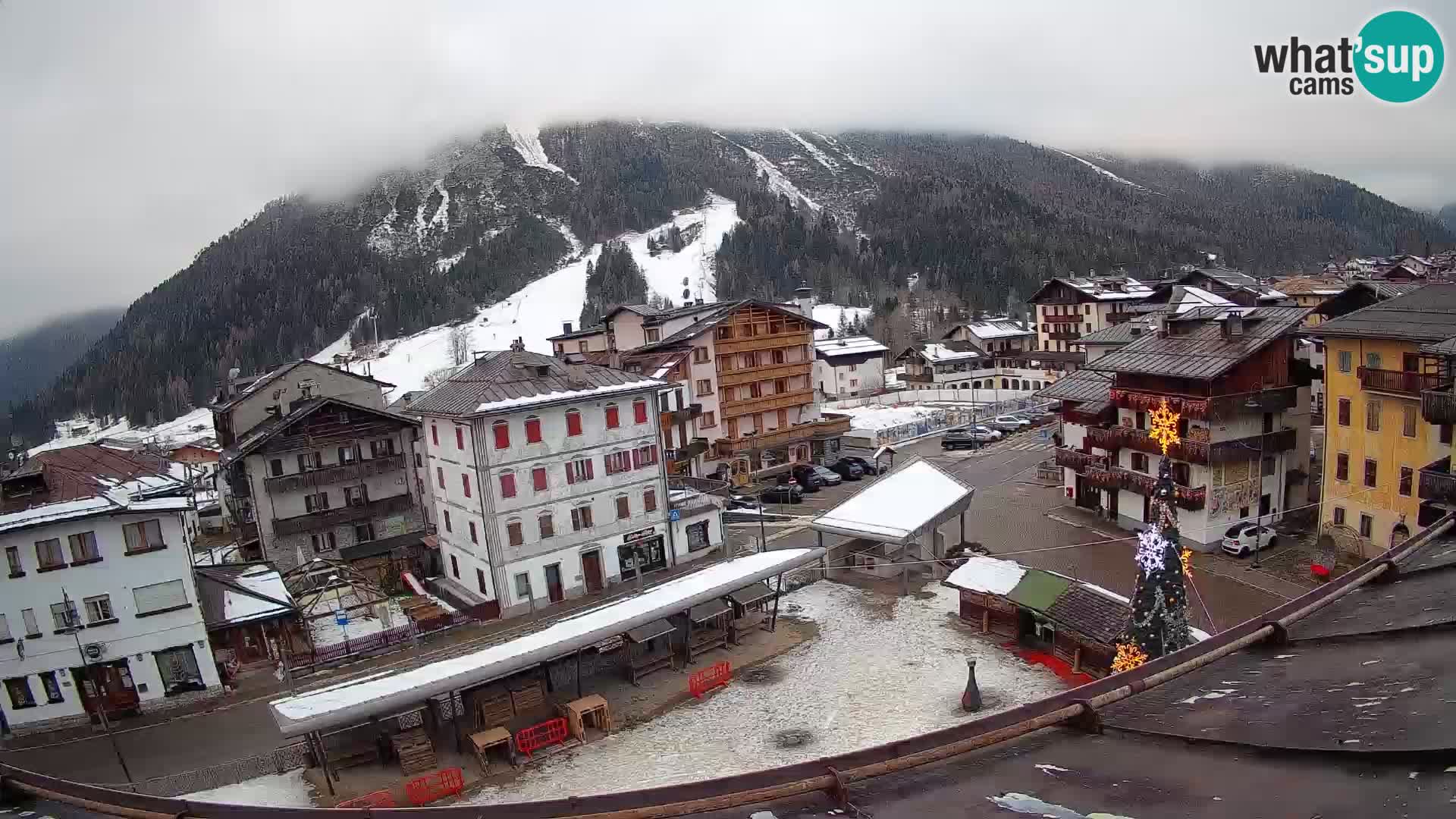 Piazza centrale di Forni di Sopra