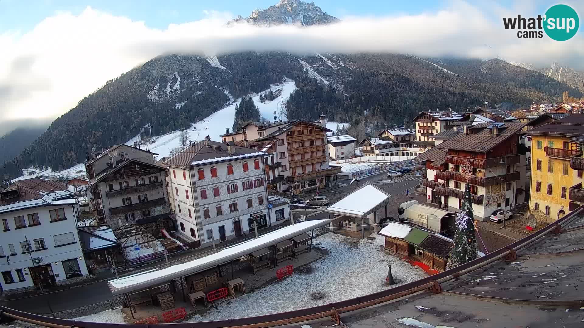 Piazza centrale di Forni di Sopra