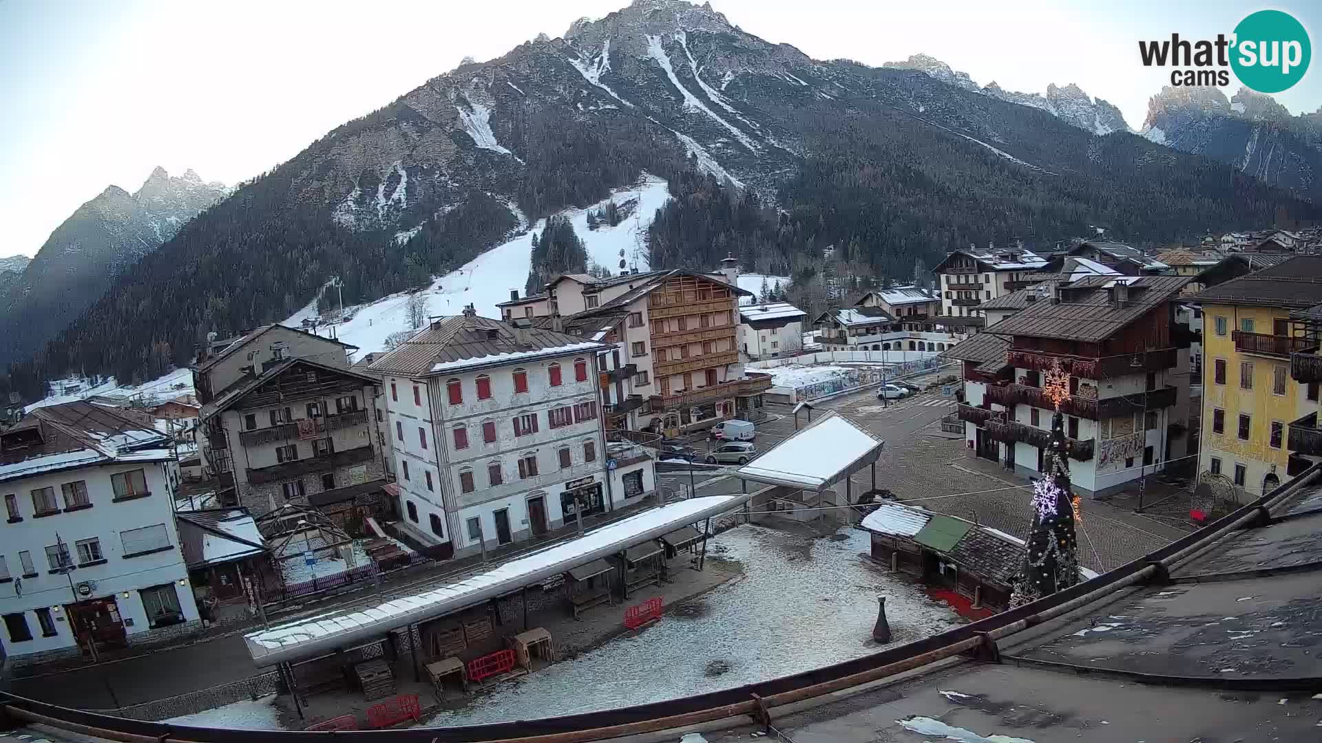 Piazza centrale di Forni di Sopra