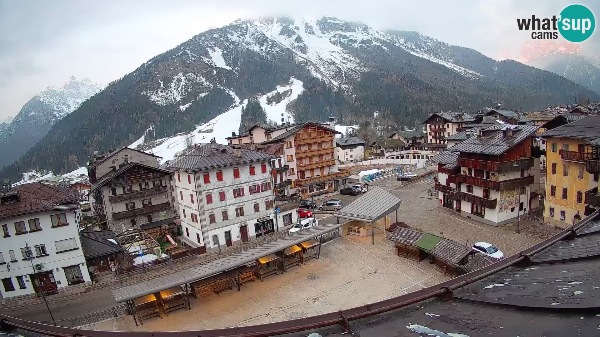 Piazza centrale di Forni di Sopra
