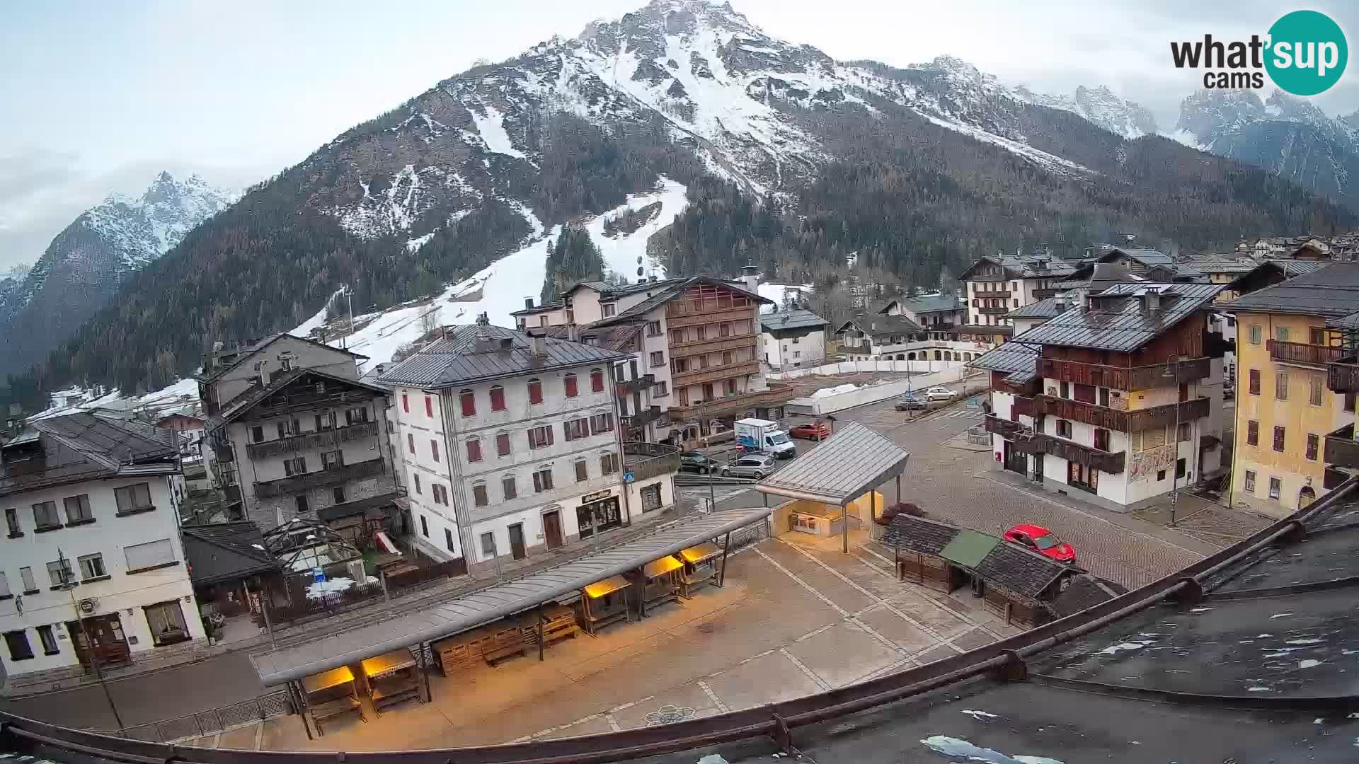 Piazza centrale di Forni di Sopra