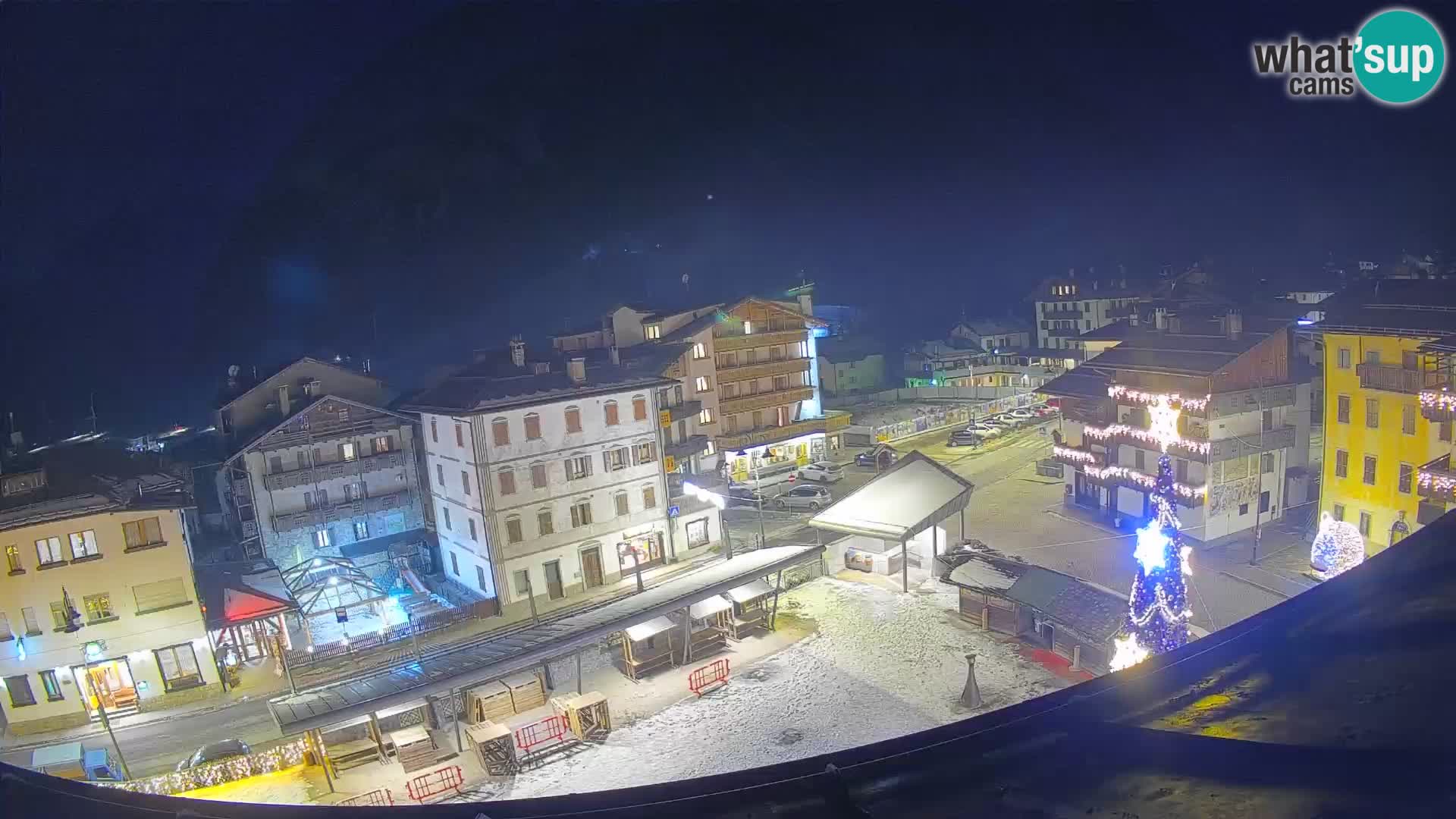 Piazza centrale di Forni di Sopra