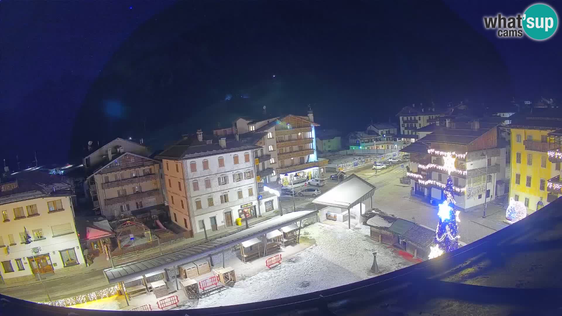 Plaza principal de Forni di Sopra