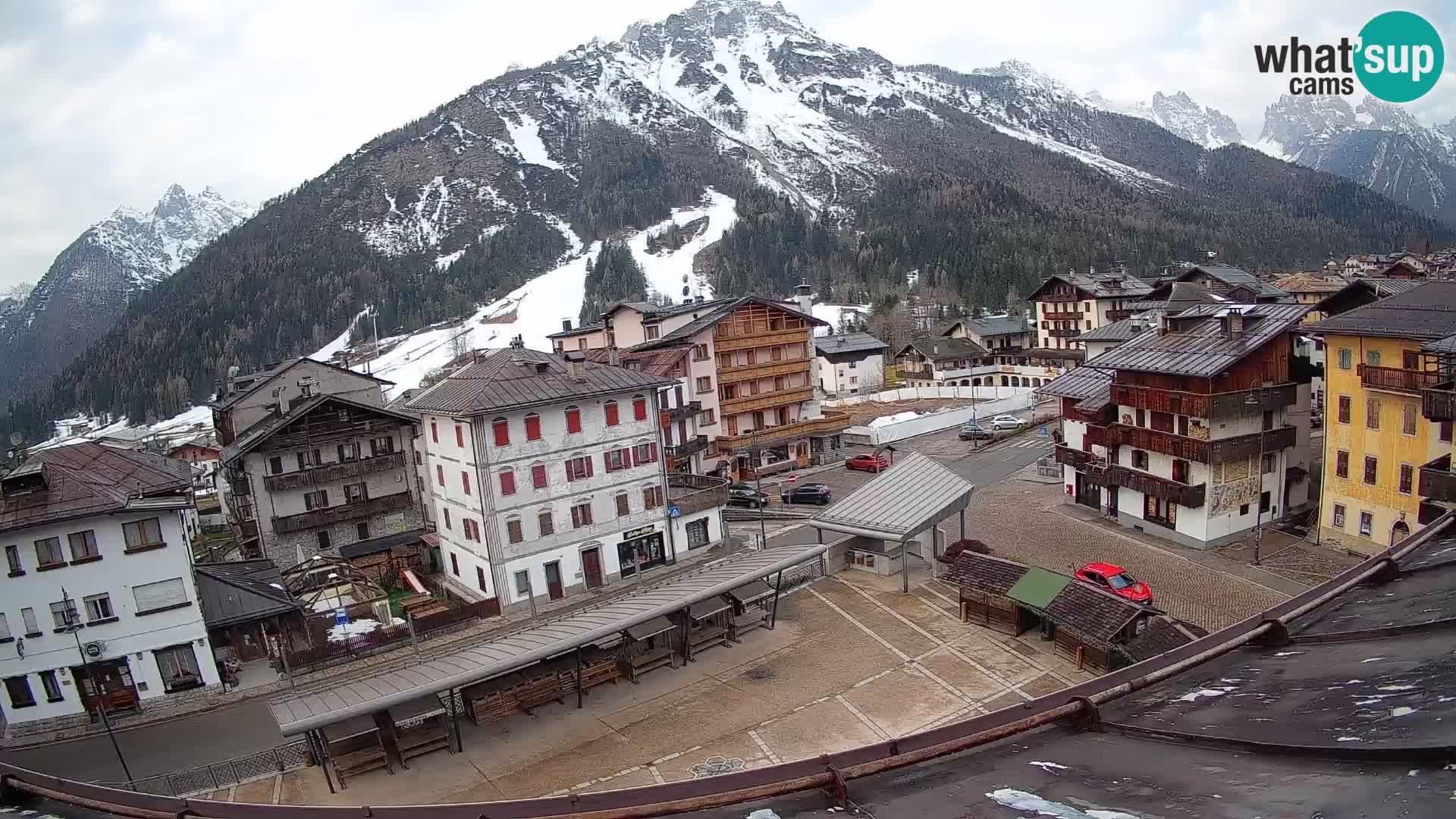 Piazza centrale di Forni di Sopra