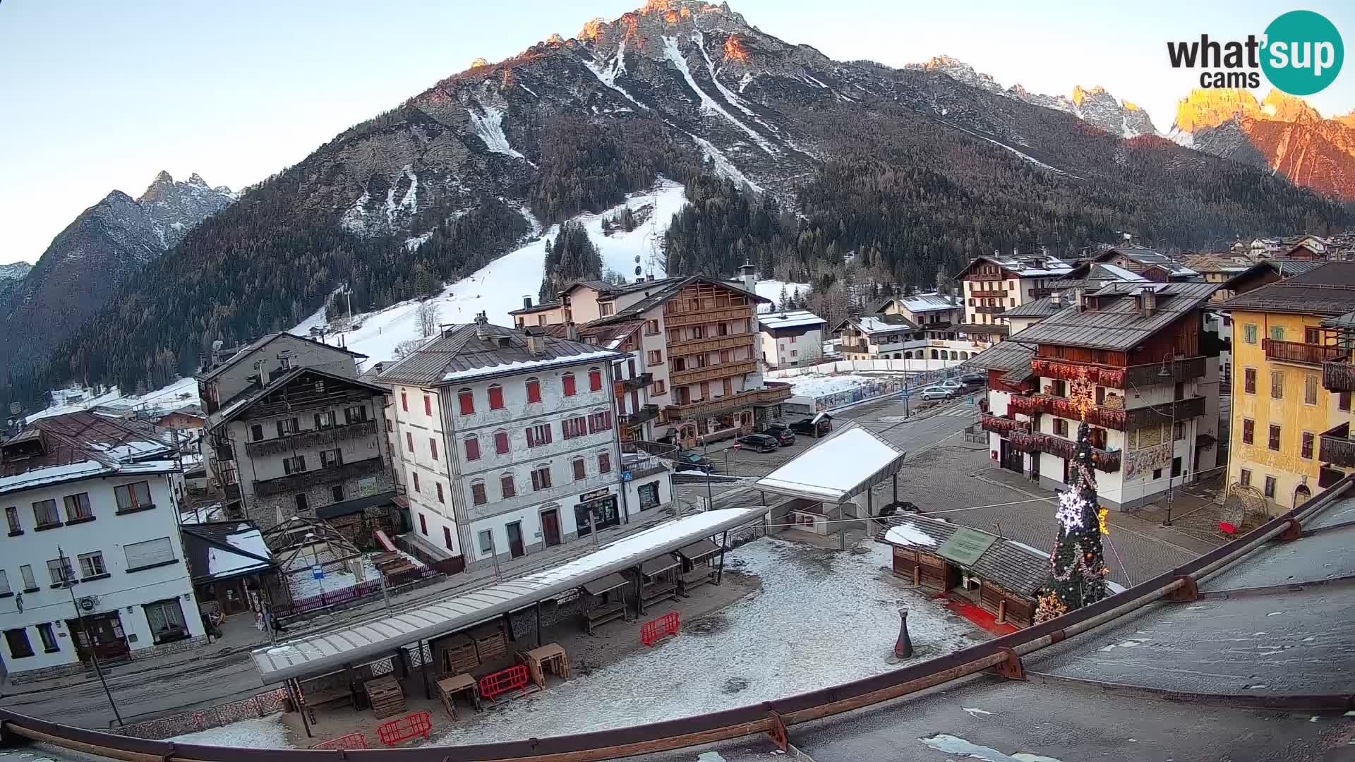 Piazza centrale di Forni di Sopra