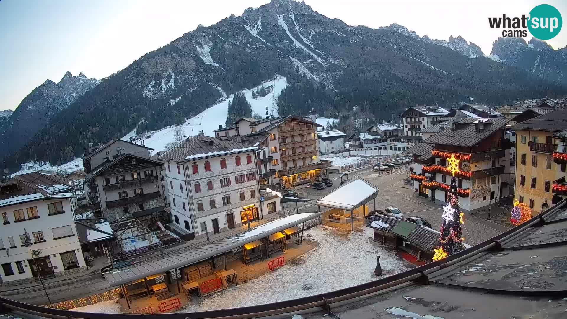Piazza centrale di Forni di Sopra