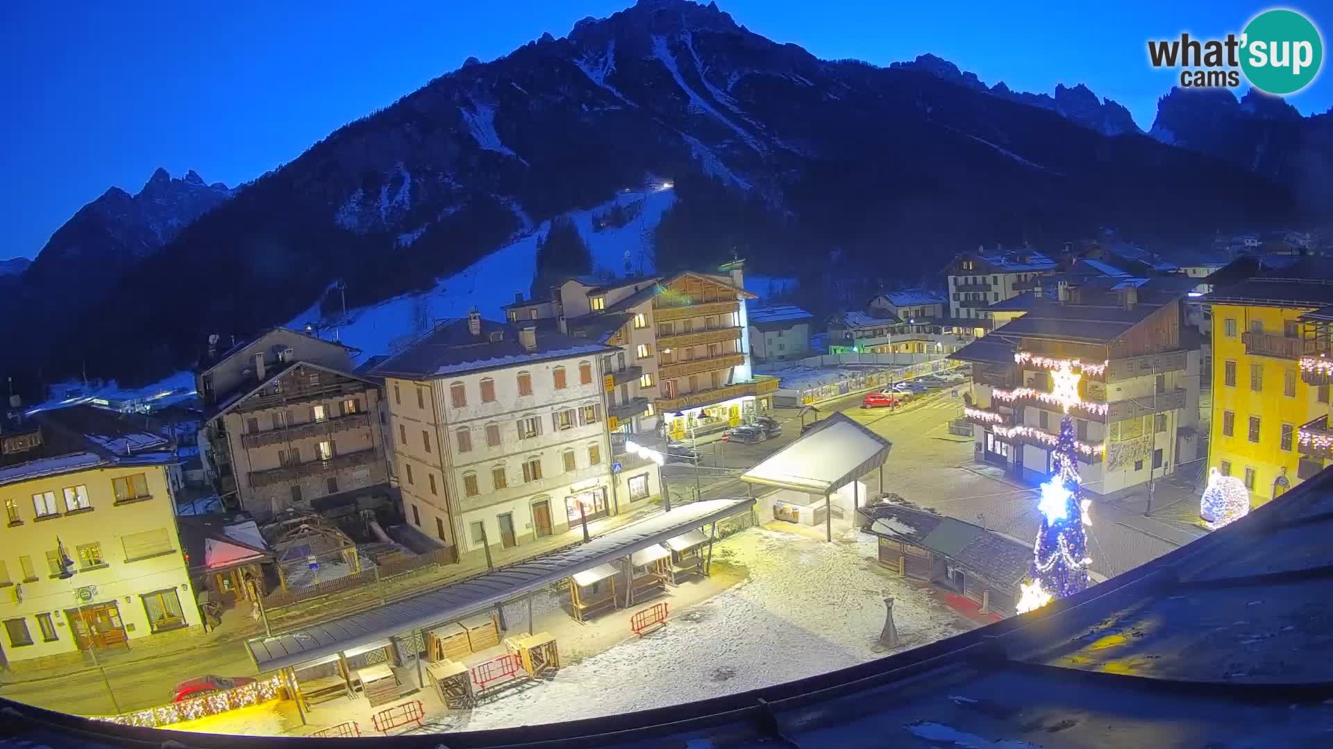 Piazza centrale di Forni di Sopra