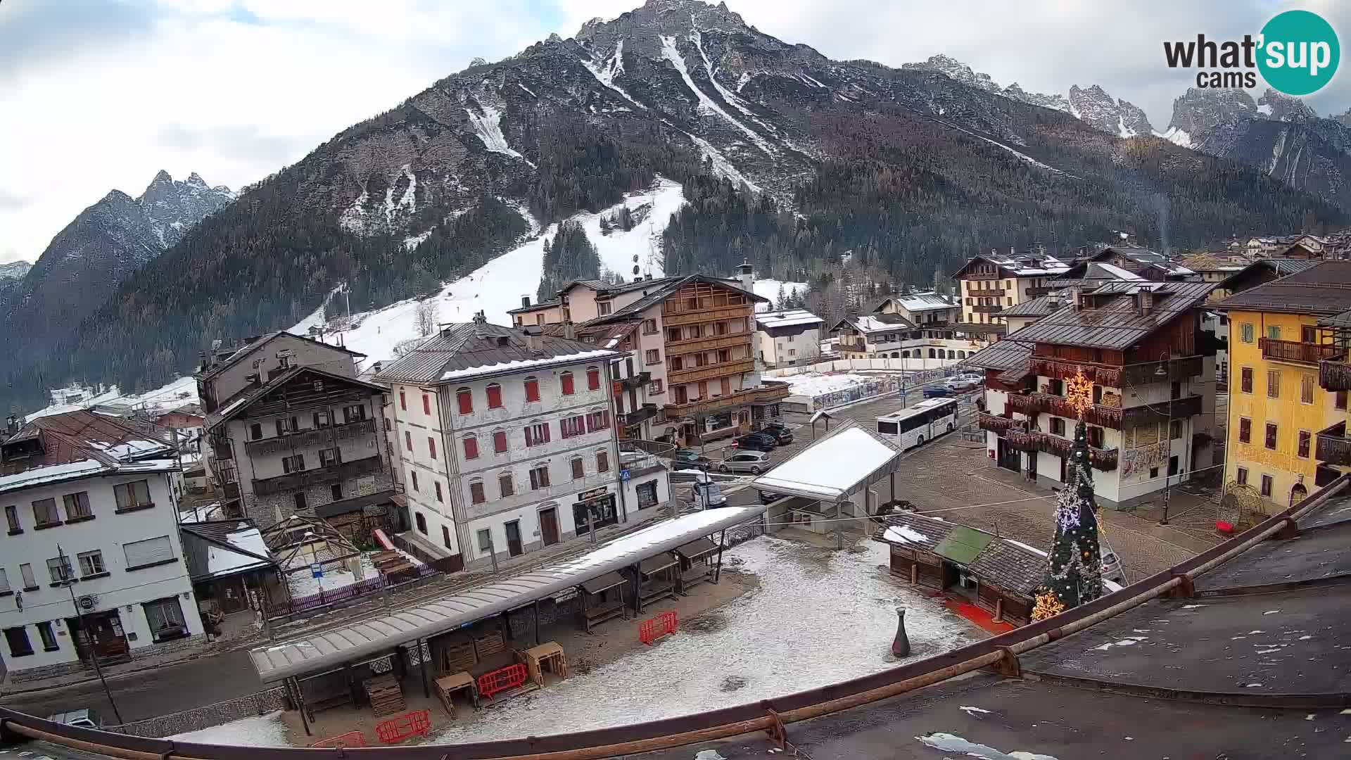 Piazza centrale di Forni di Sopra