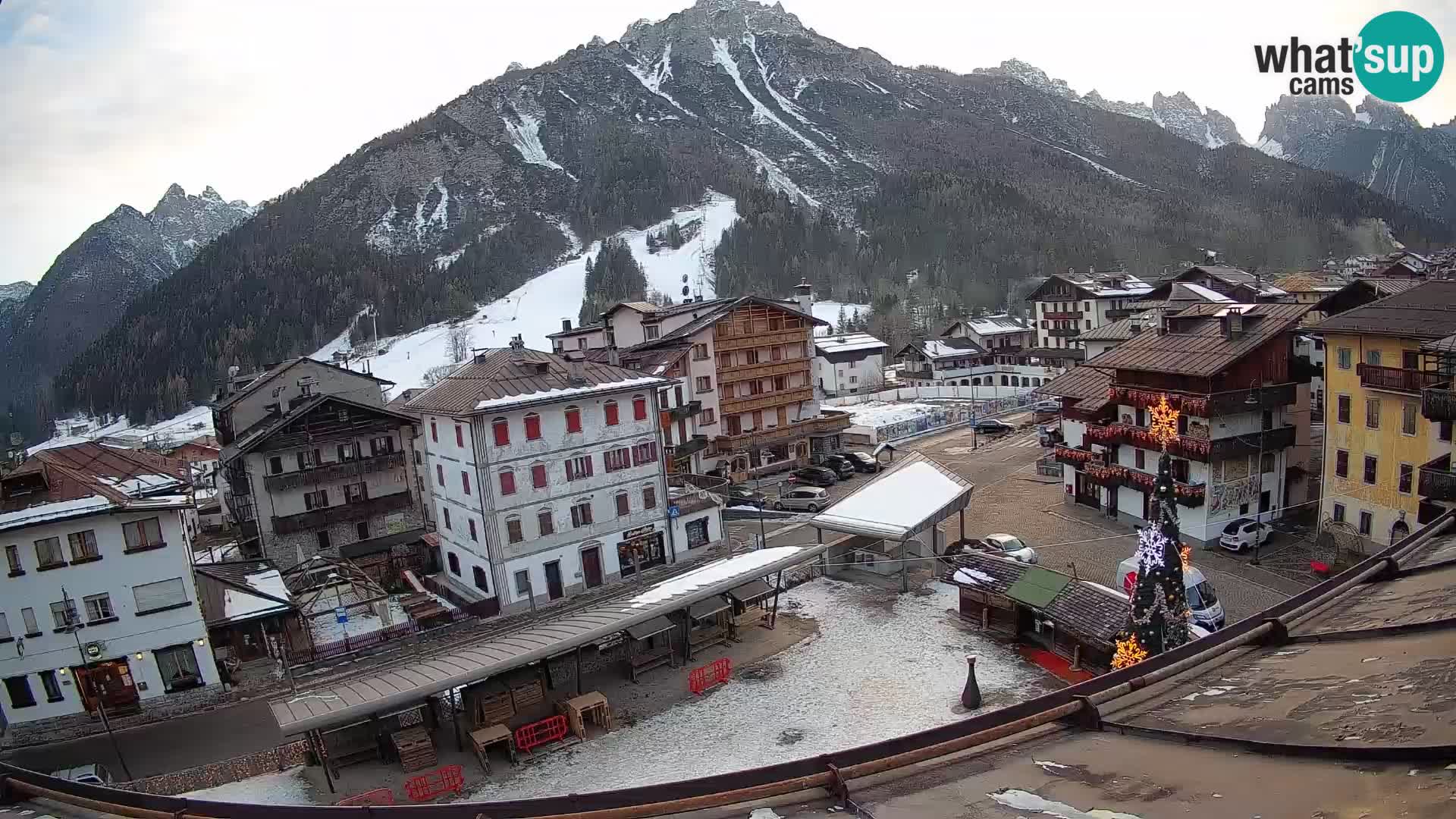 Piazza centrale di Forni di Sopra