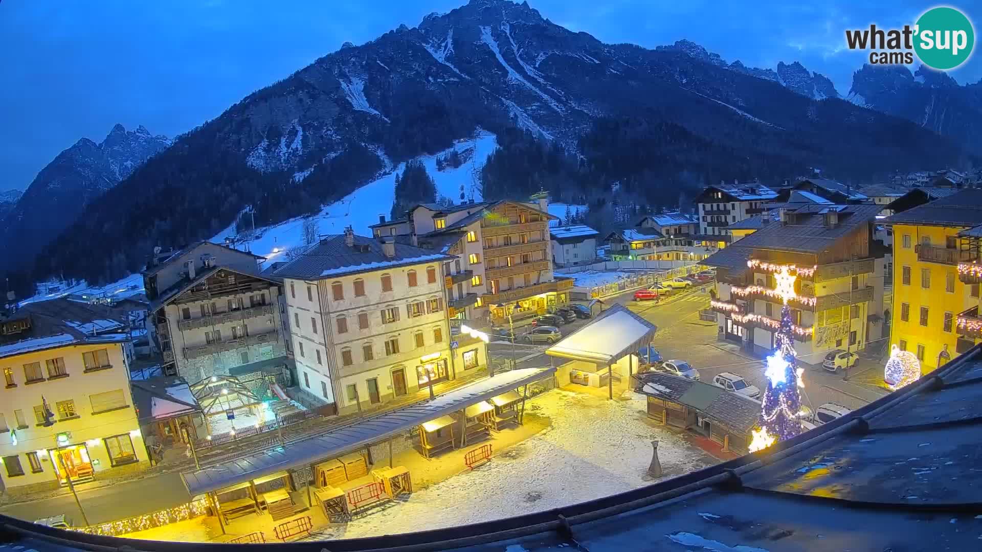 Plaza principal de Forni di Sopra