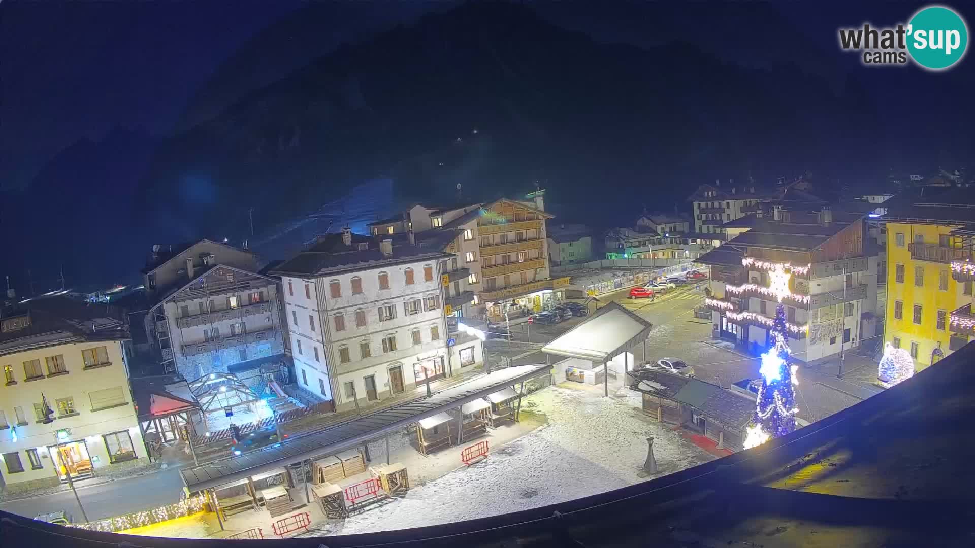 Piazza centrale di Forni di Sopra