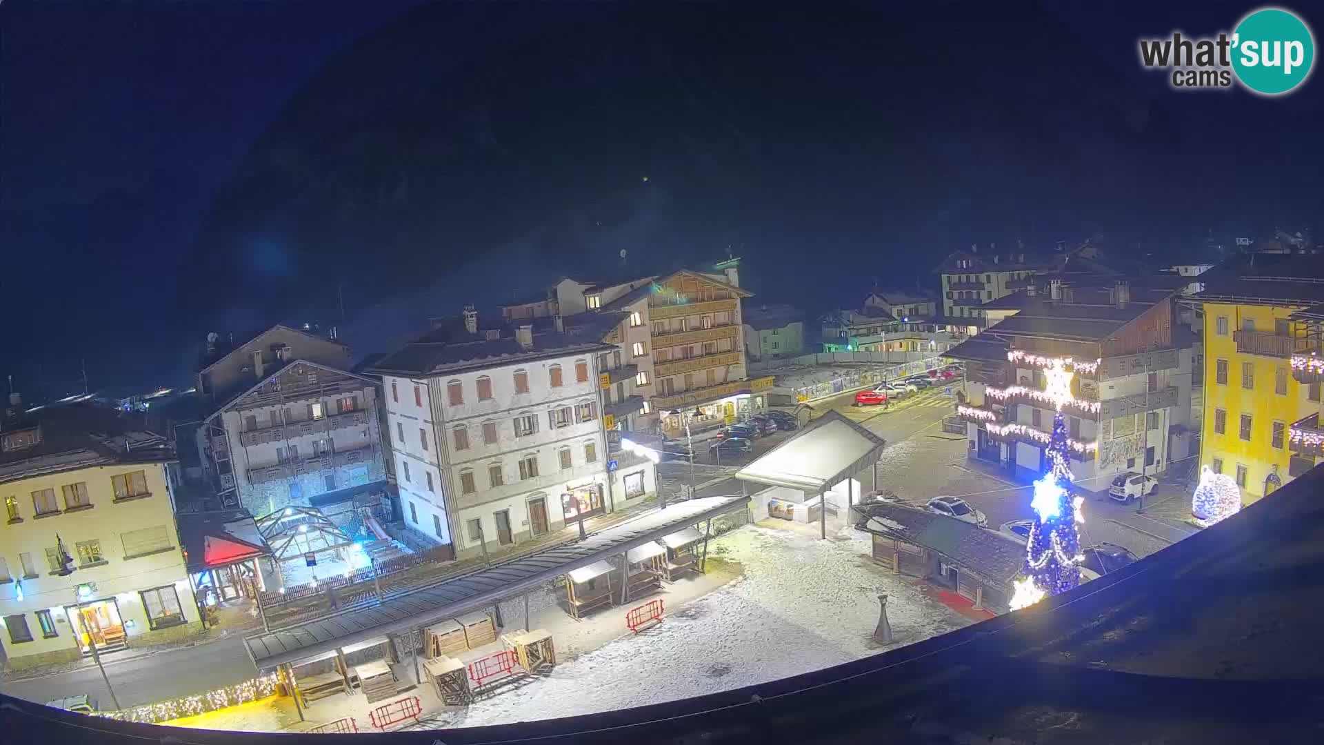 Plaza principal de Forni di Sopra