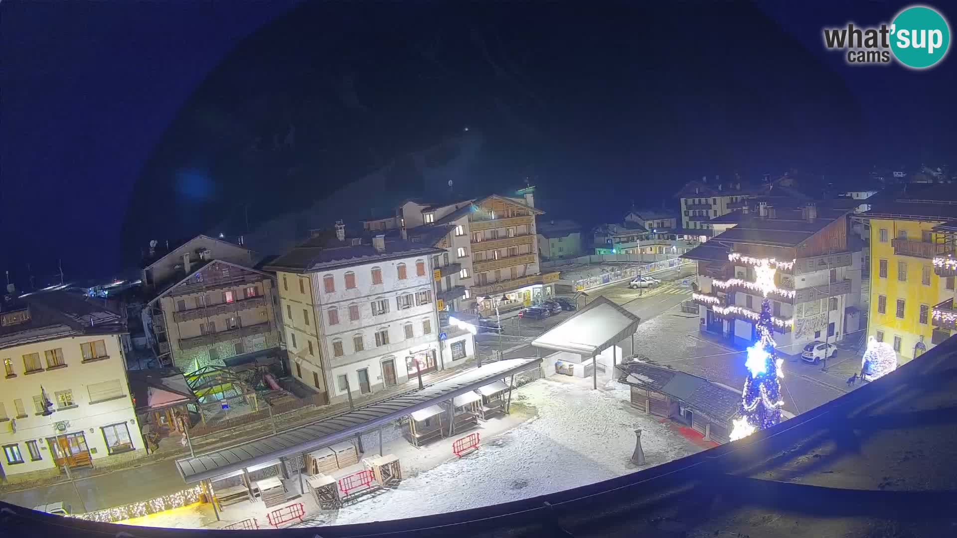 Plaza principal de Forni di Sopra