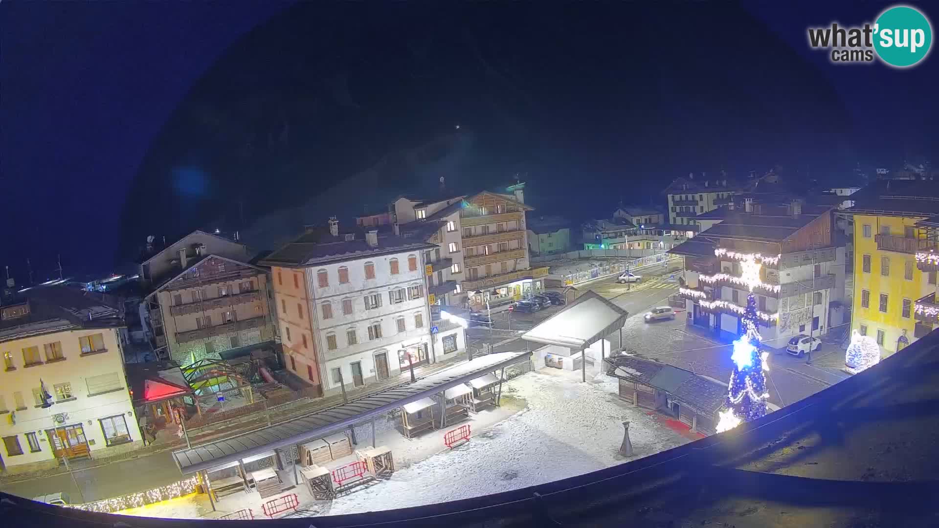 Piazza centrale di Forni di Sopra