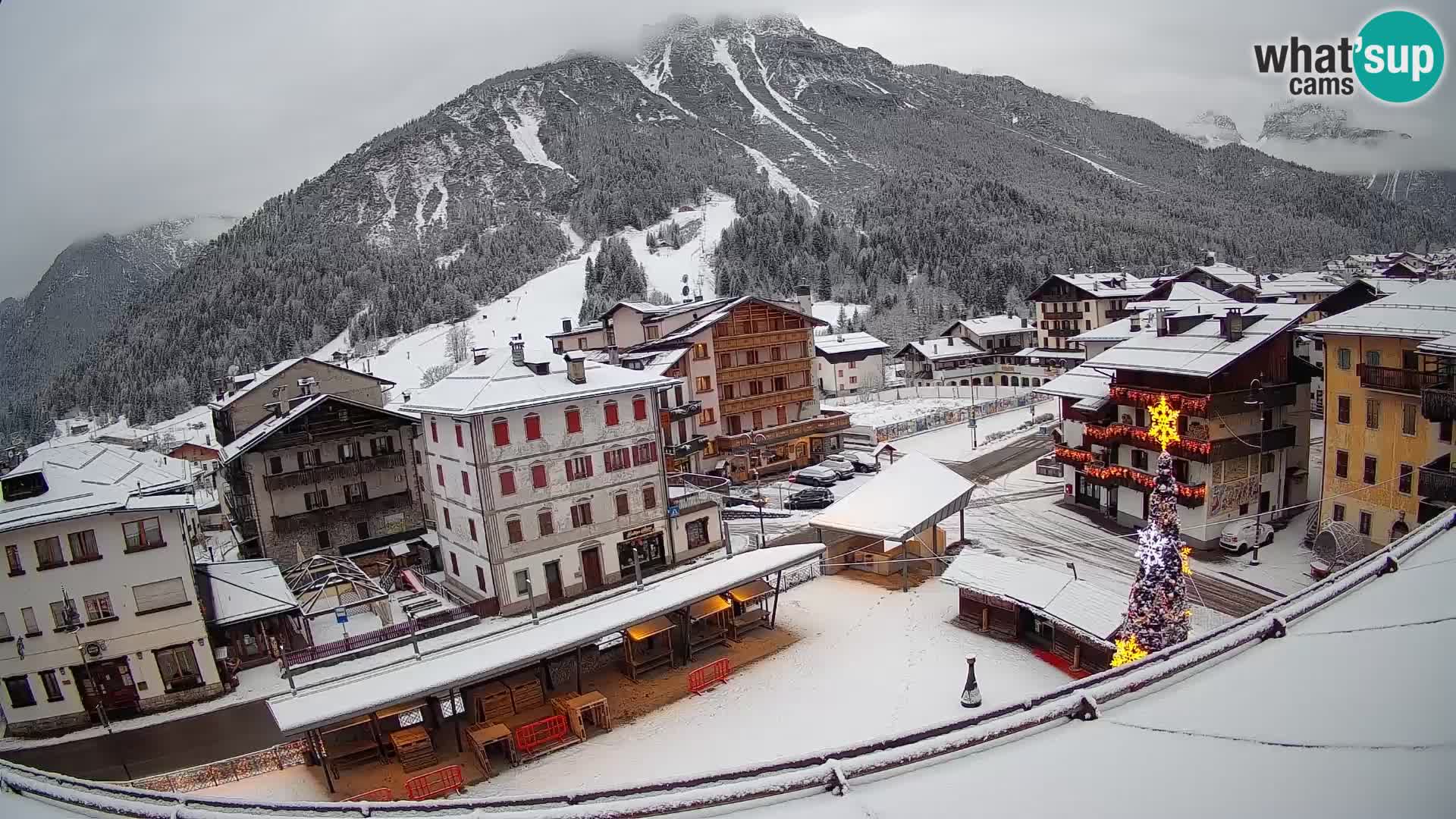Piazza centrale di Forni di Sopra