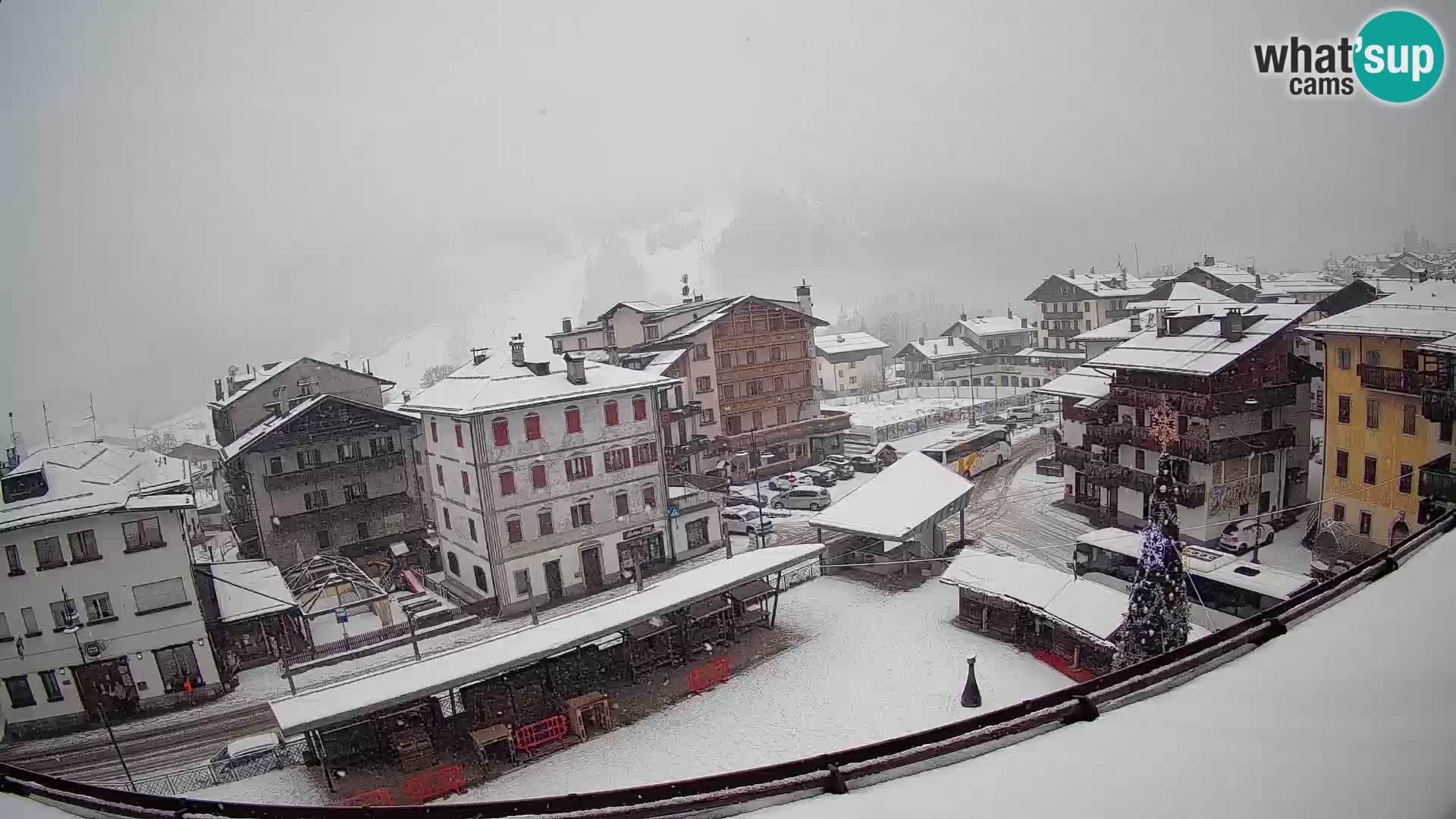Piazza centrale di Forni di Sopra