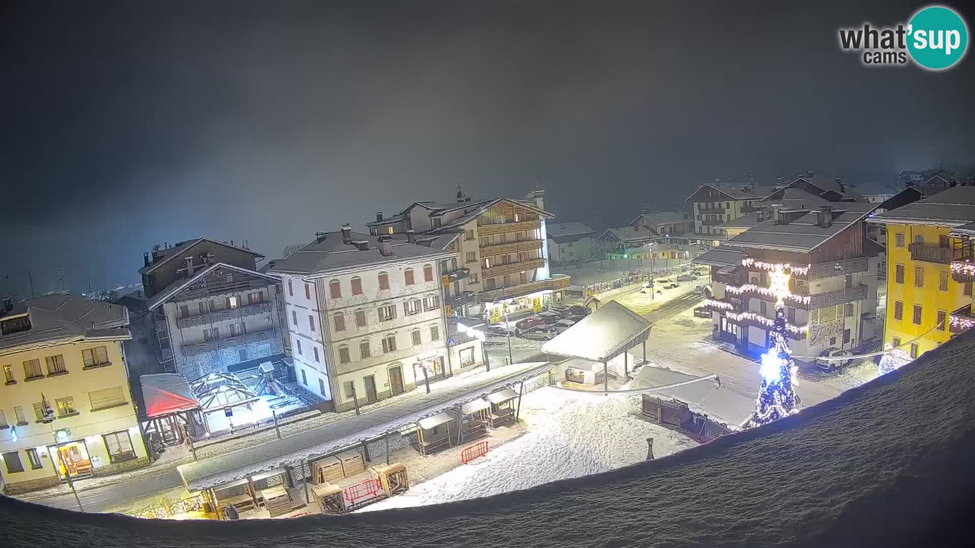 Piazza centrale di Forni di Sopra