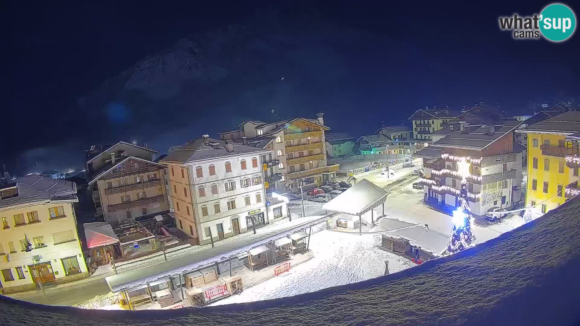 Piazza centrale di Forni di Sopra