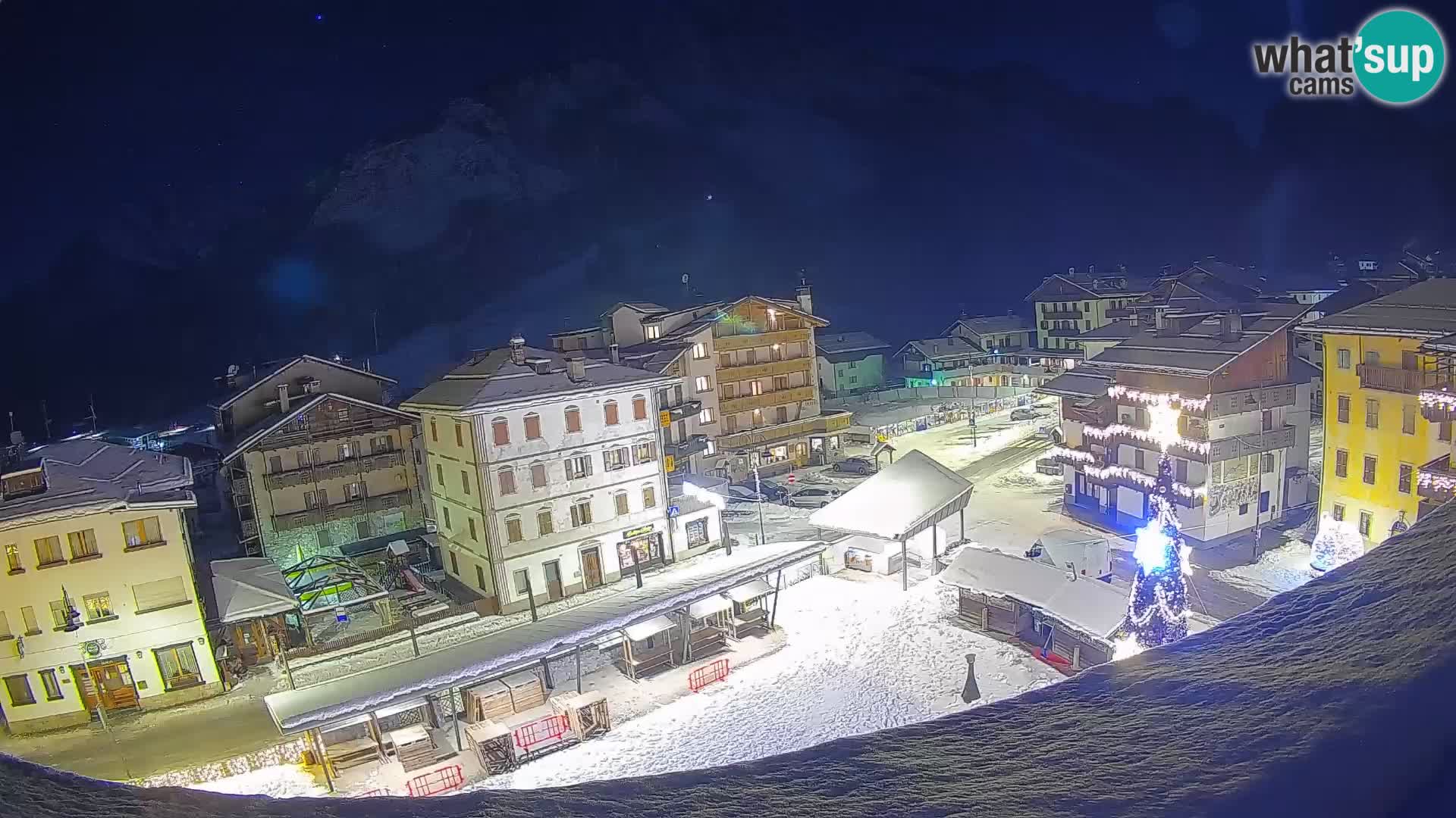 Piazza centrale di Forni di Sopra