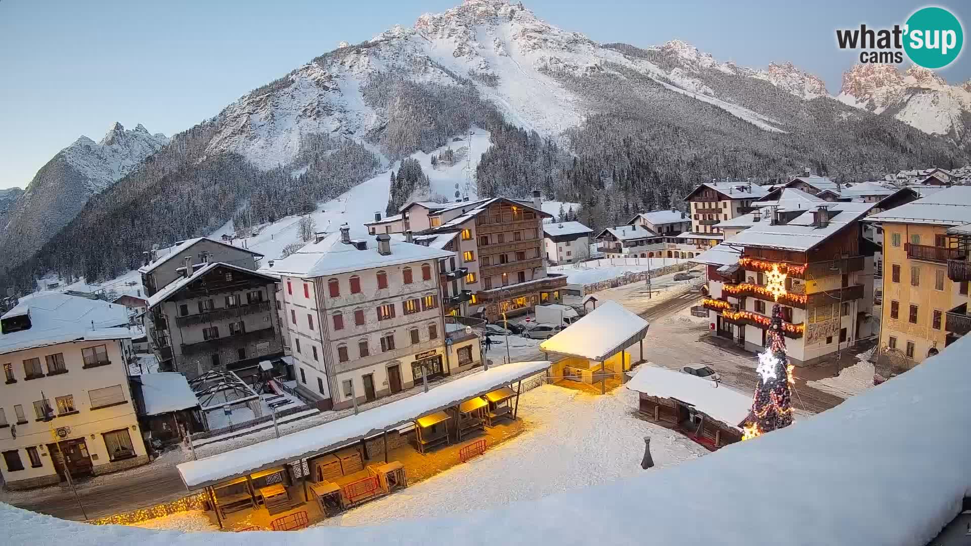 Piazza centrale di Forni di Sopra