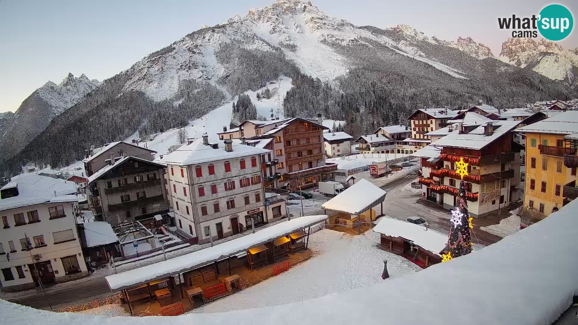 Piazza centrale di Forni di Sopra