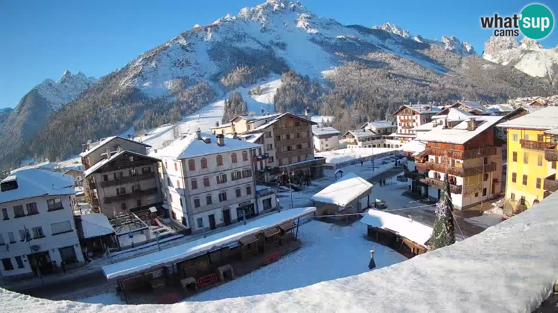 Piazza centrale di Forni di Sopra