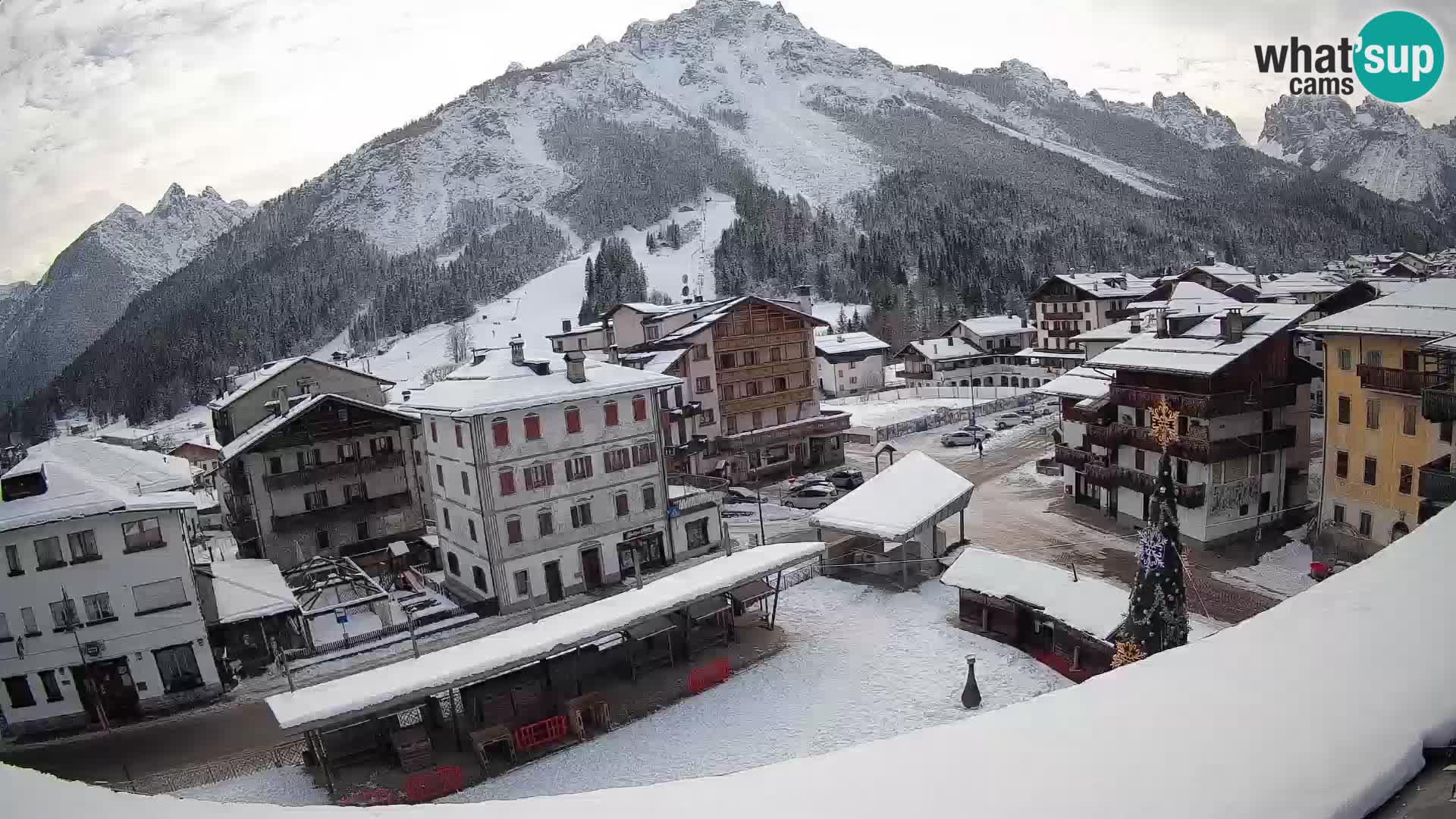 Piazza centrale di Forni di Sopra