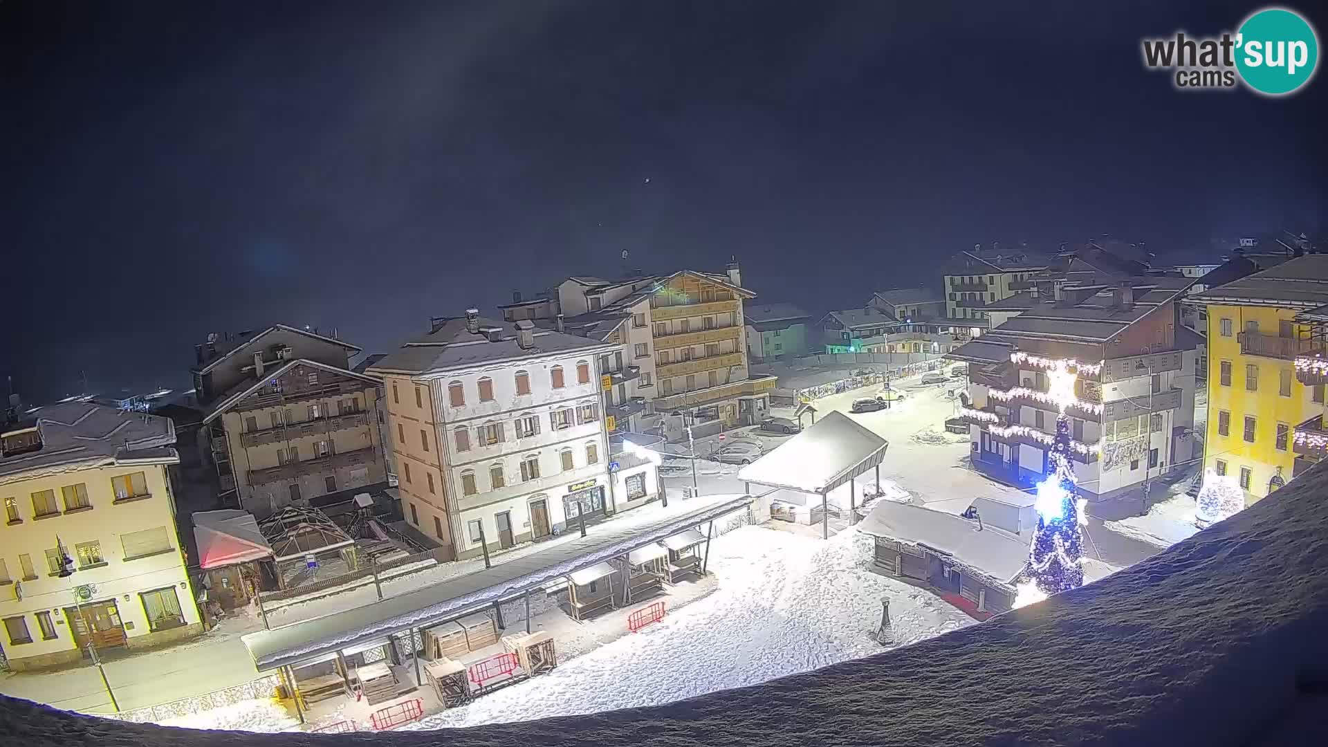 Piazza centrale di Forni di Sopra
