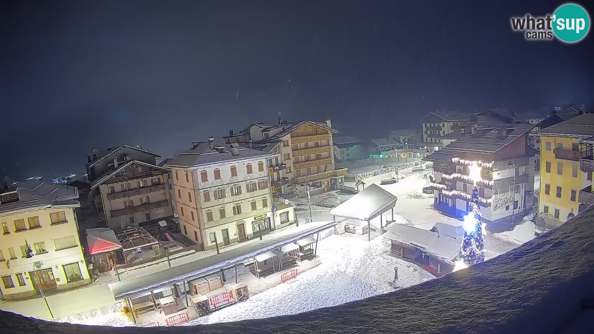 Piazza centrale di Forni di Sopra