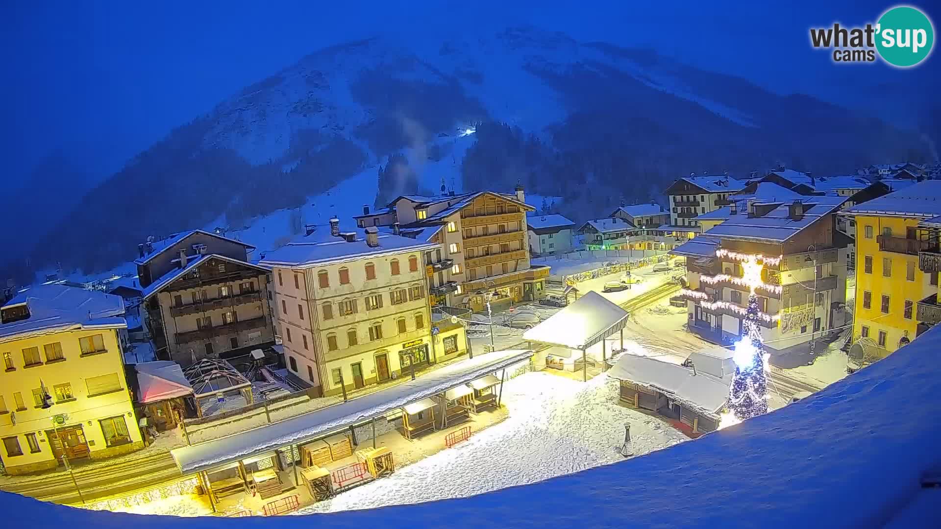 Piazza centrale di Forni di Sopra
