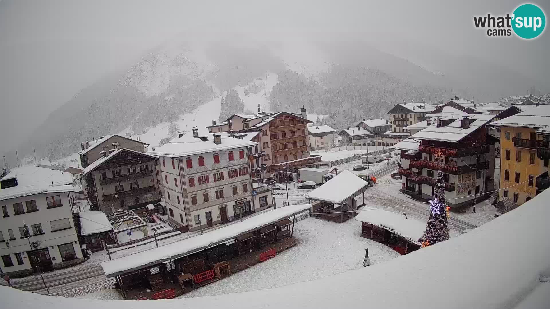 Plaza principal de Forni di Sopra