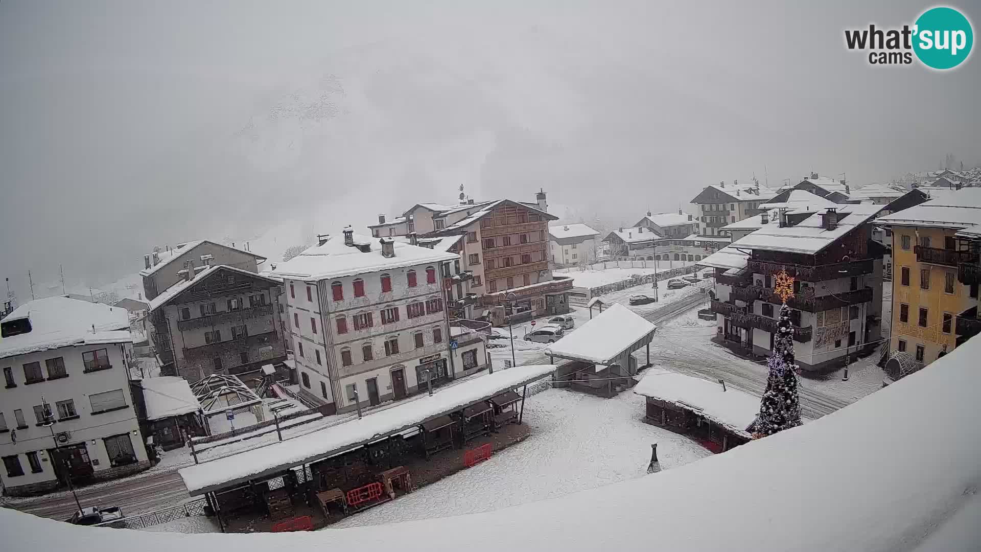 Piazza centrale di Forni di Sopra